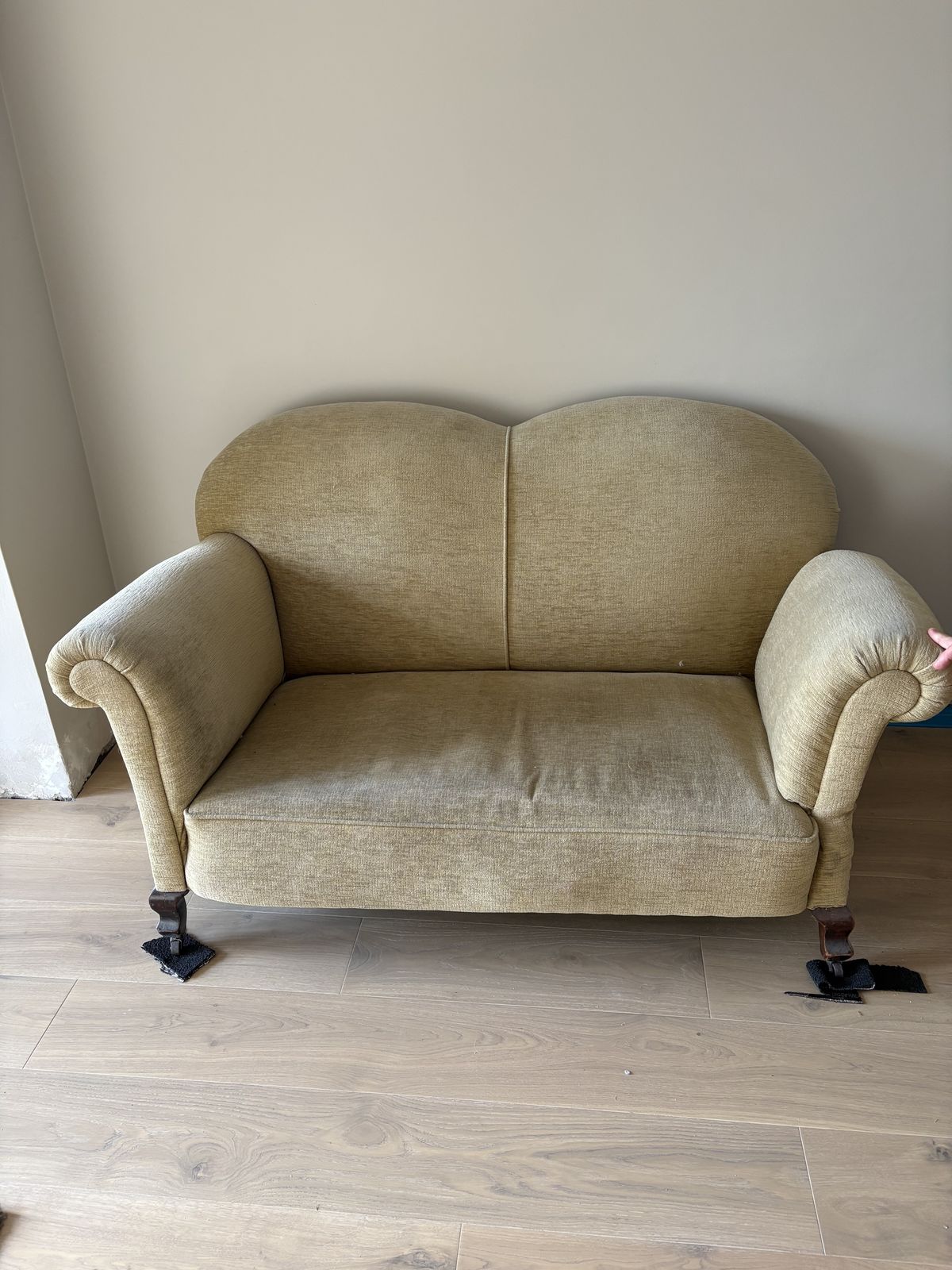 1920’s Artdeco Drop End Sofa And Matching Armchairs