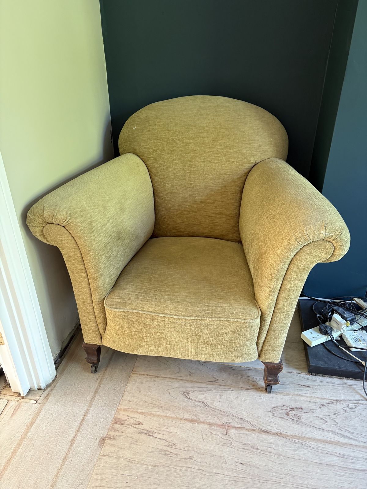 1920’s Artdeco Drop End Sofa And Matching Armchairs photo Furniture