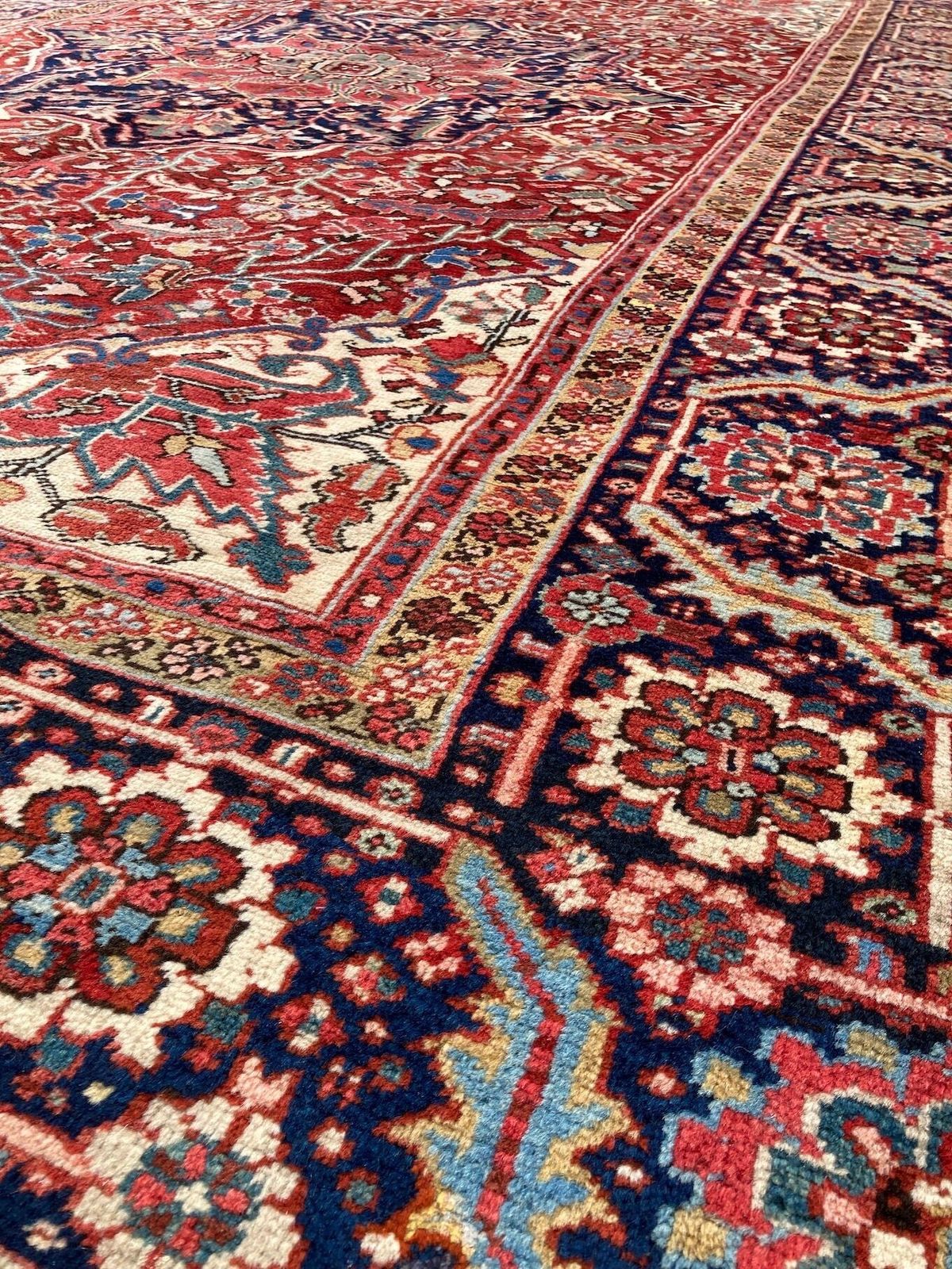 Antique Heriz Carpet 3.58m X 2.27m photo vintage