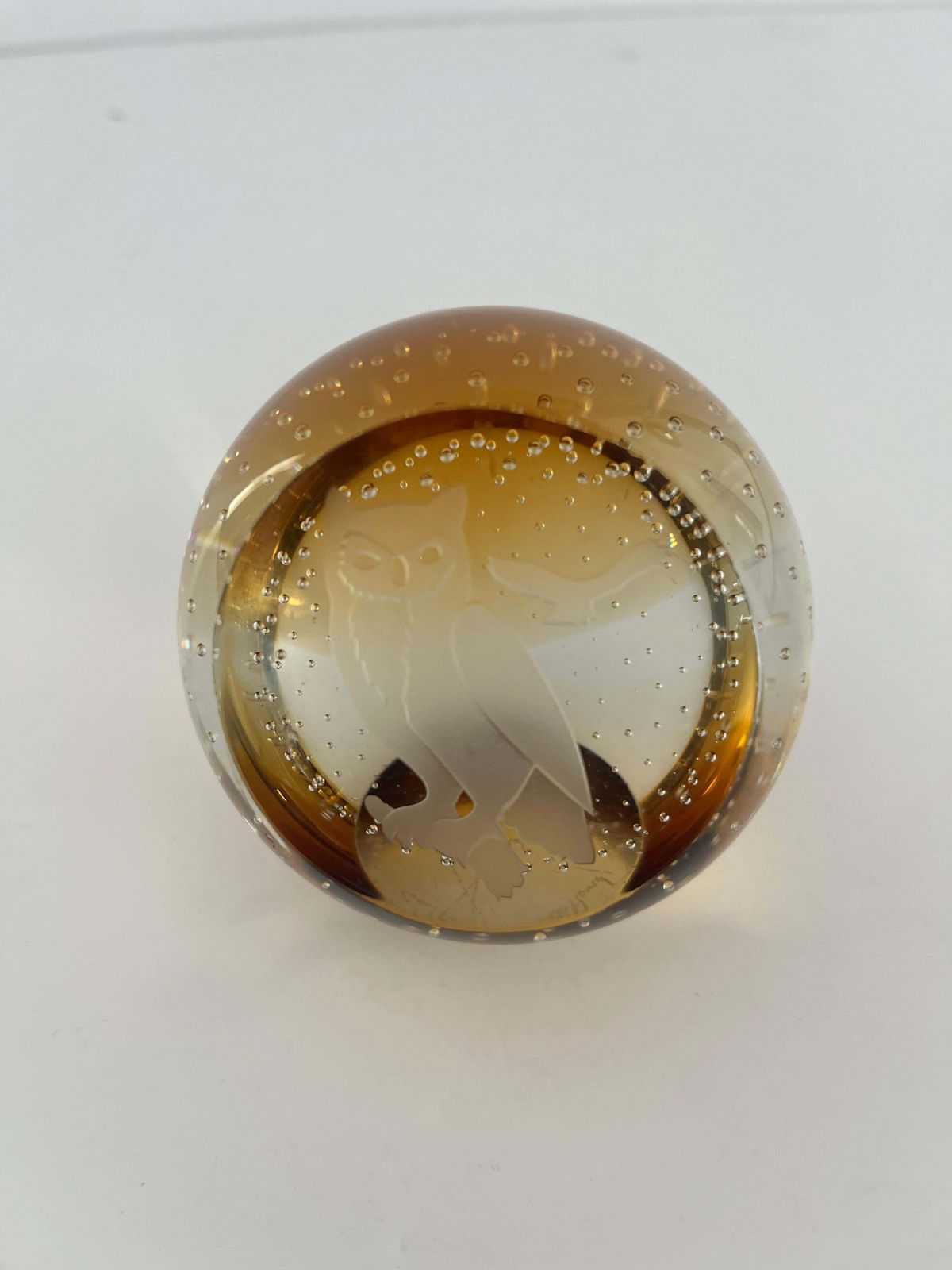 photo furniture Caithness Glass Paperweight. Wise Old Owls, Scotland Circa 1980s
