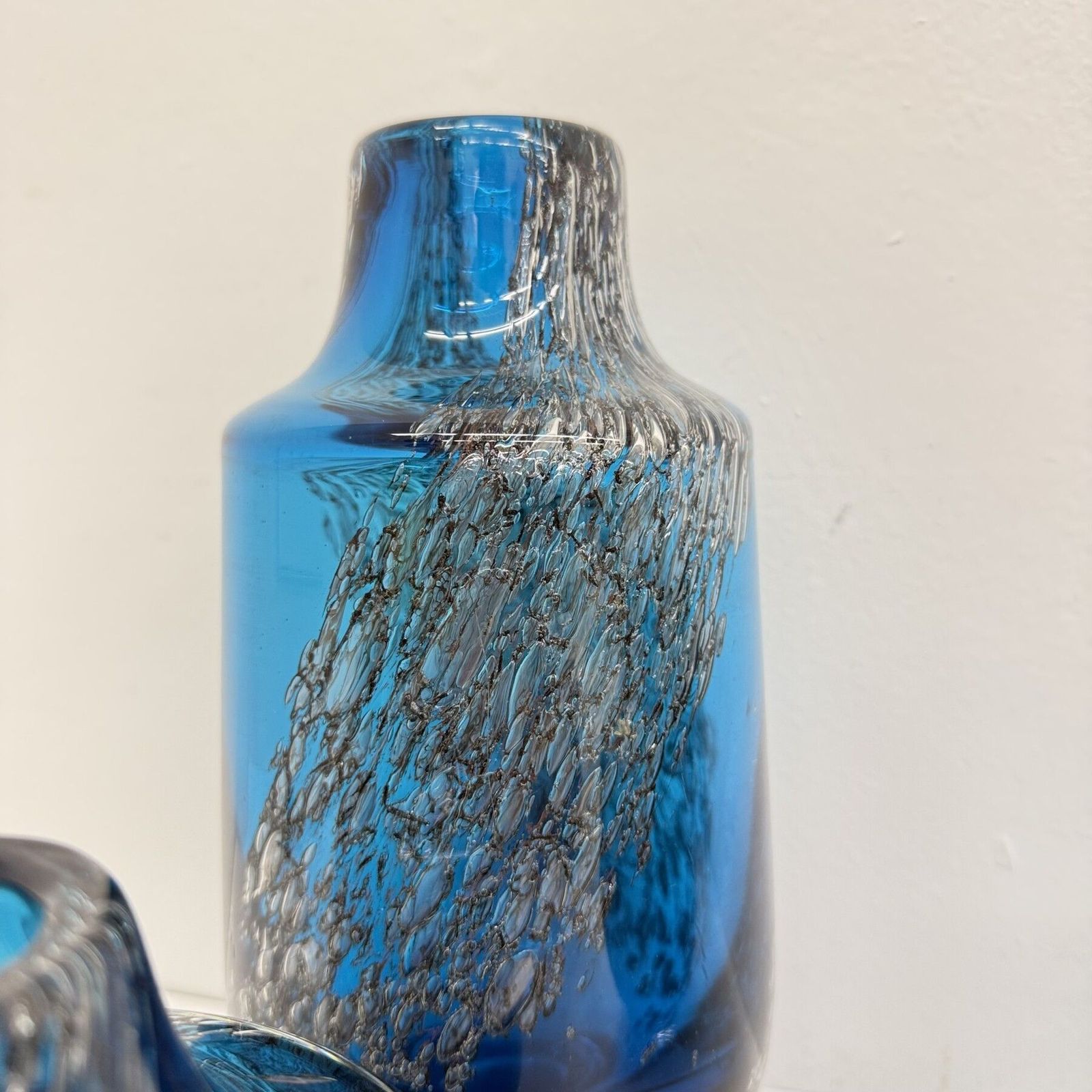 Set Of 6 Schot Wiesel Glass Vases Bavarian Glass Art ‘Florida’ By Heinrich Löffelhardt Blue Bubbles 1970s Germany photo vinterior