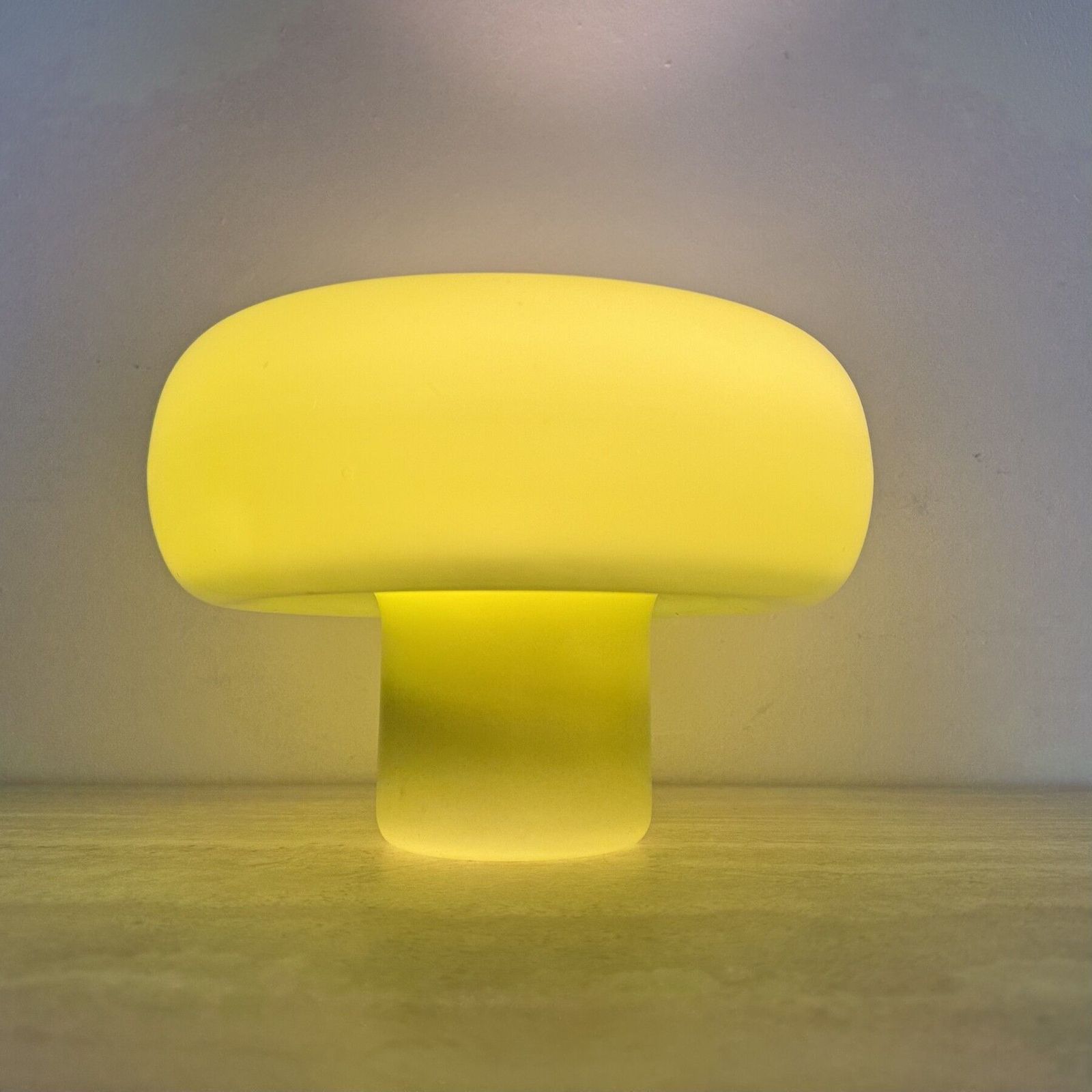 Mid Century Design Groene Glazen Zweedse Tafellamp, Jaren 1970 photo Verlichting
