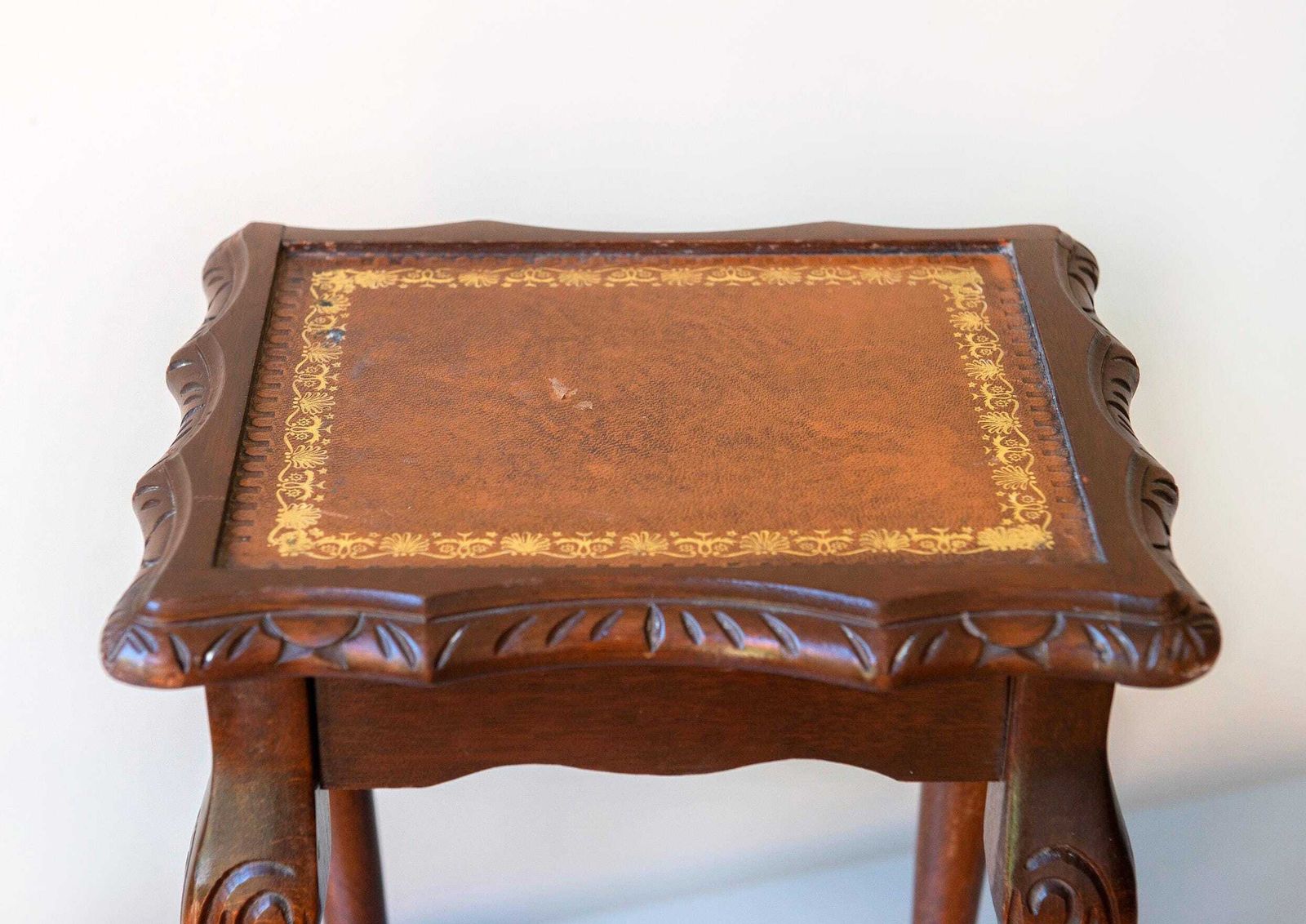 photo furniture Antique Oak Side Table   Leather Top   Edwardian Lamp Stand   Carved Oak Accent Furniture