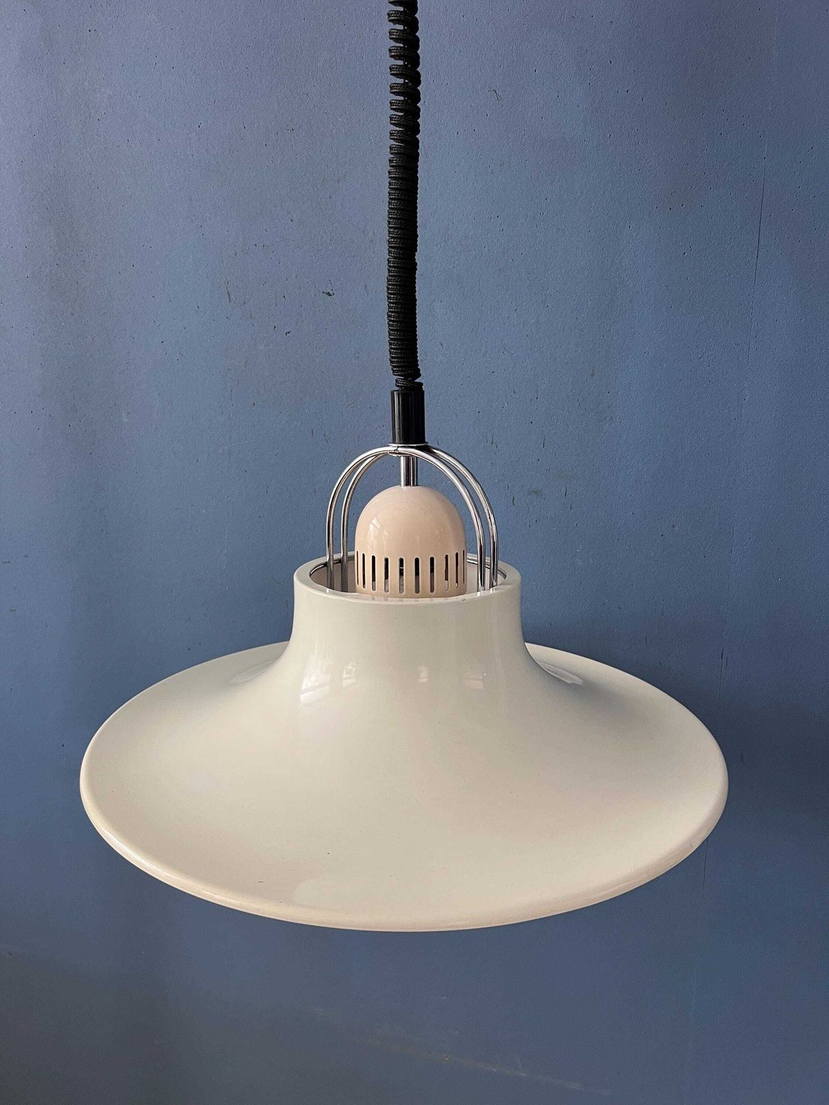photo furniture Vintage Dijkstra Hanglamp Wit & Chroom – Mid Century Modern