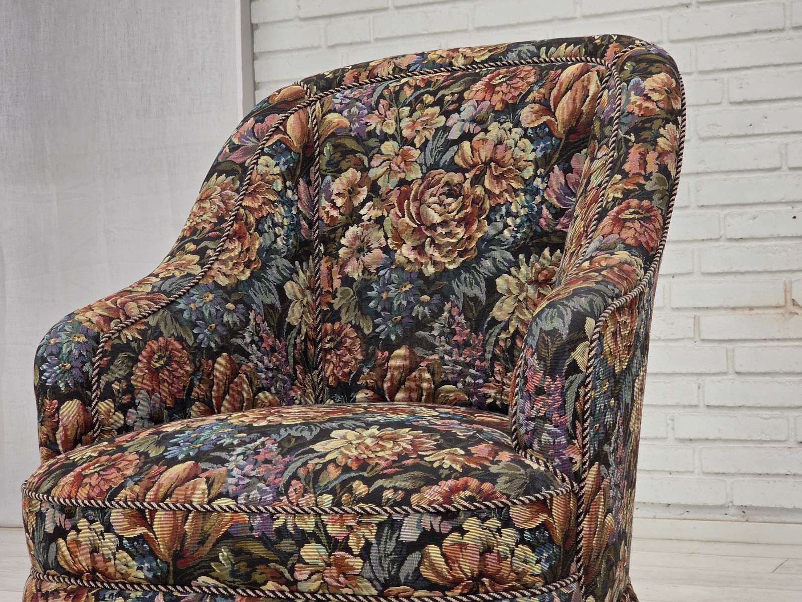 Jaren 1960, Deense Cocktail Lounge Fauteuil, Jacquardstof Meubelstoffering. photo buy