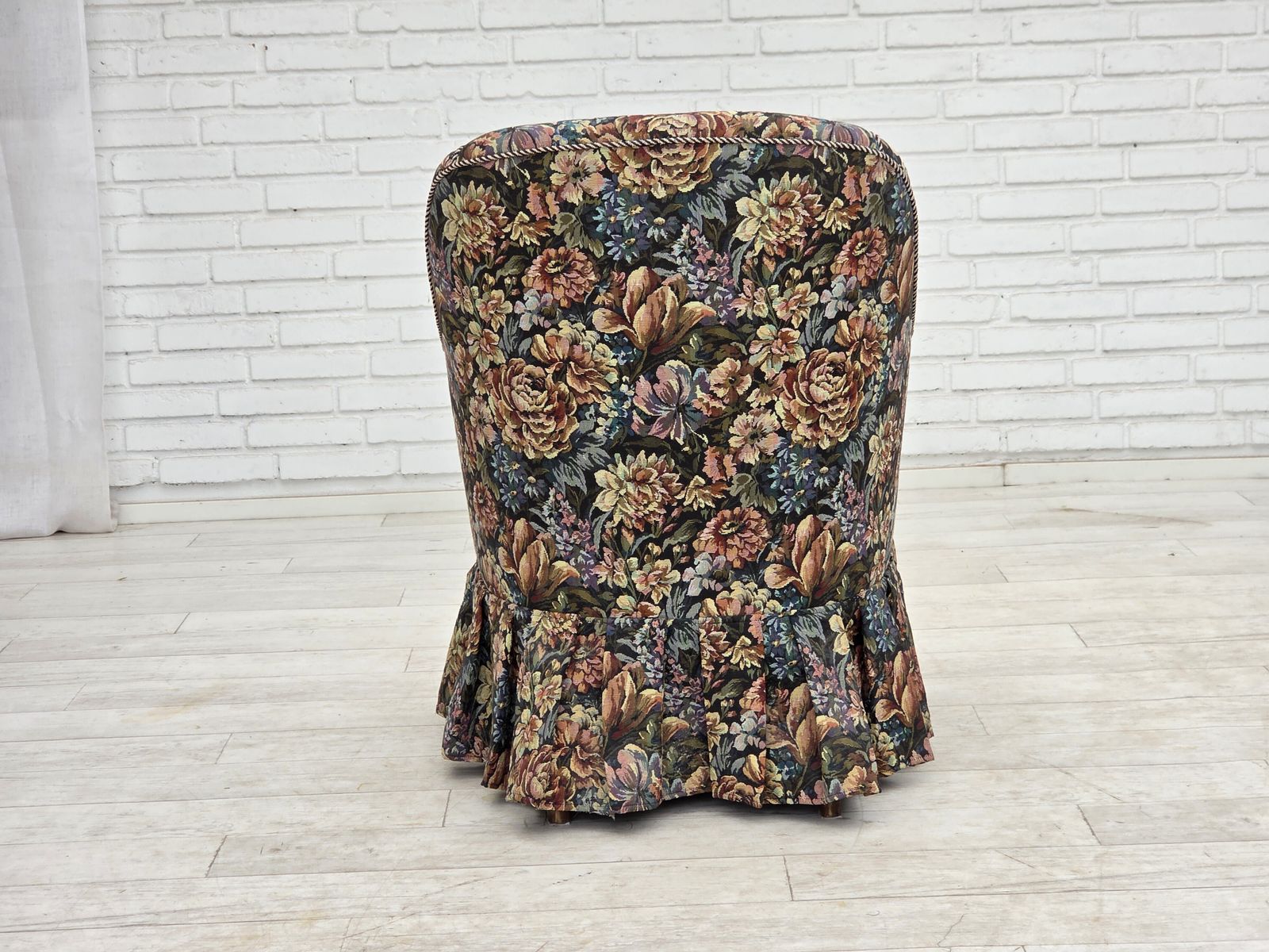 Meubels Jaren 1960, Deense cocktail lounge fauteuil, jacquardstof meubelstoffering. photo