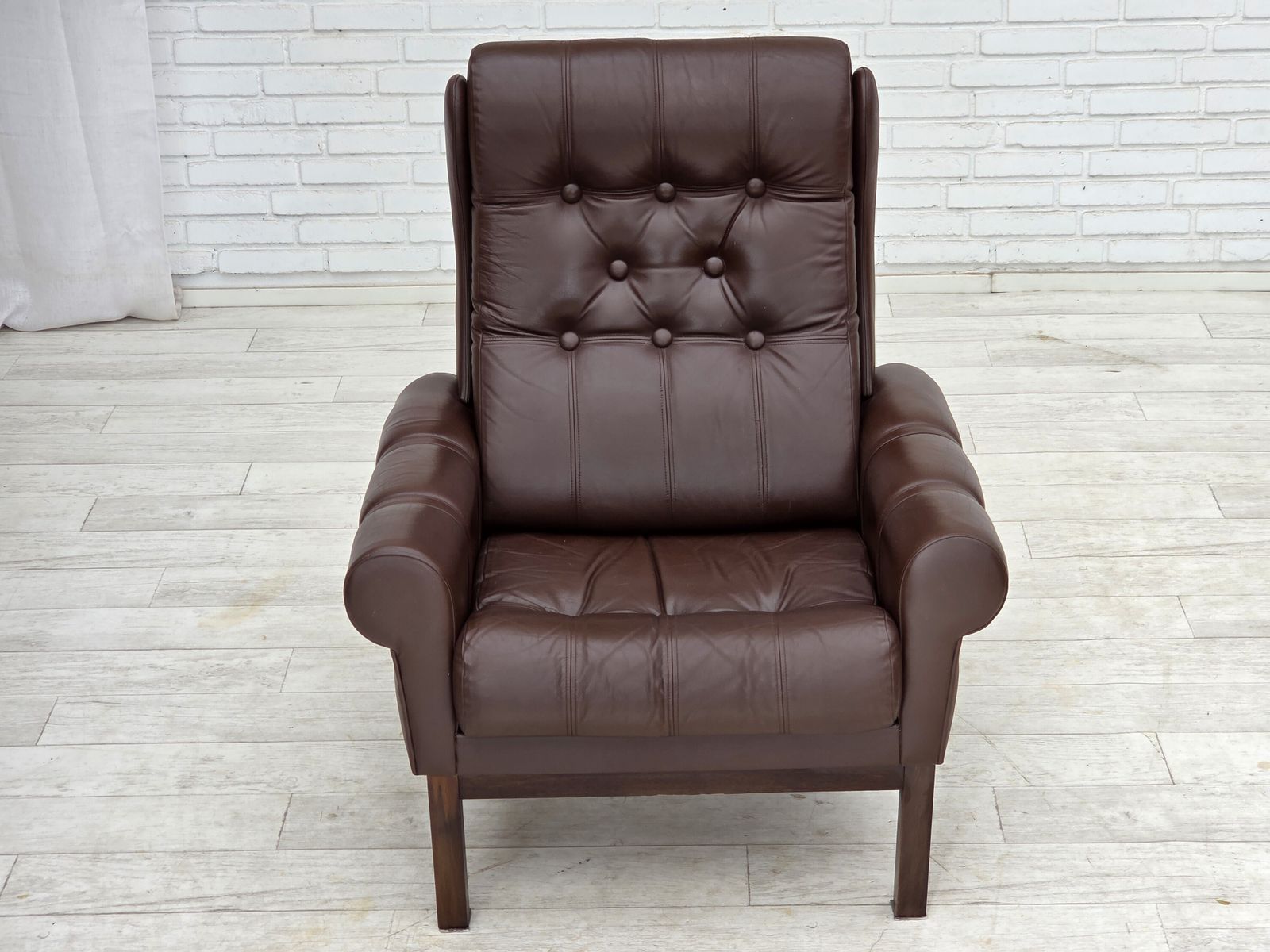 photo for sale Ca. jaren 1970, Deense fauteuil, bruin meubelleer.