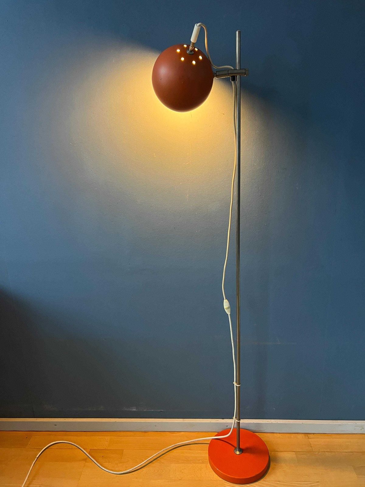 Mid Century Oranje Eyeball Vloerlamp photo furniture