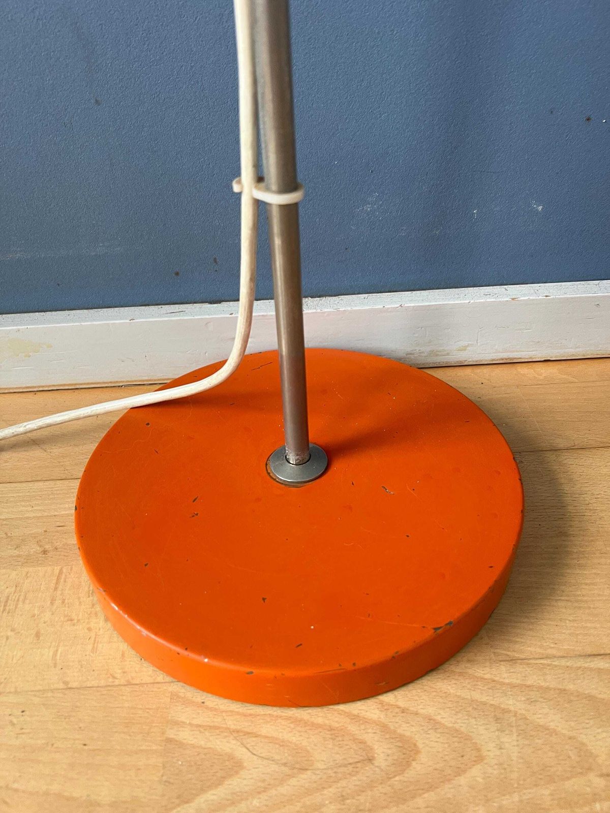photo vinterior Mid Century Orange Eyeball Floor Lamp