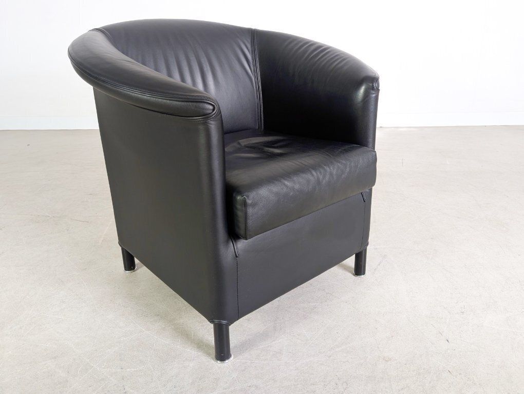 2 fauteuils Wittmann Aura en cuir noir, par Paolo Piva photo vintage