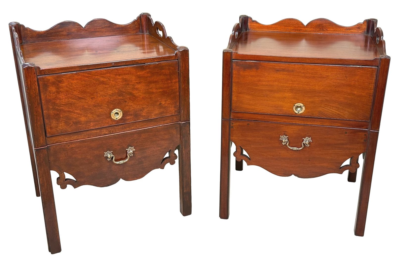 photo vinterior Georgian 18th Century Matched Pair Of Mahogany Bedside Night Tables (England, Circa 1760)