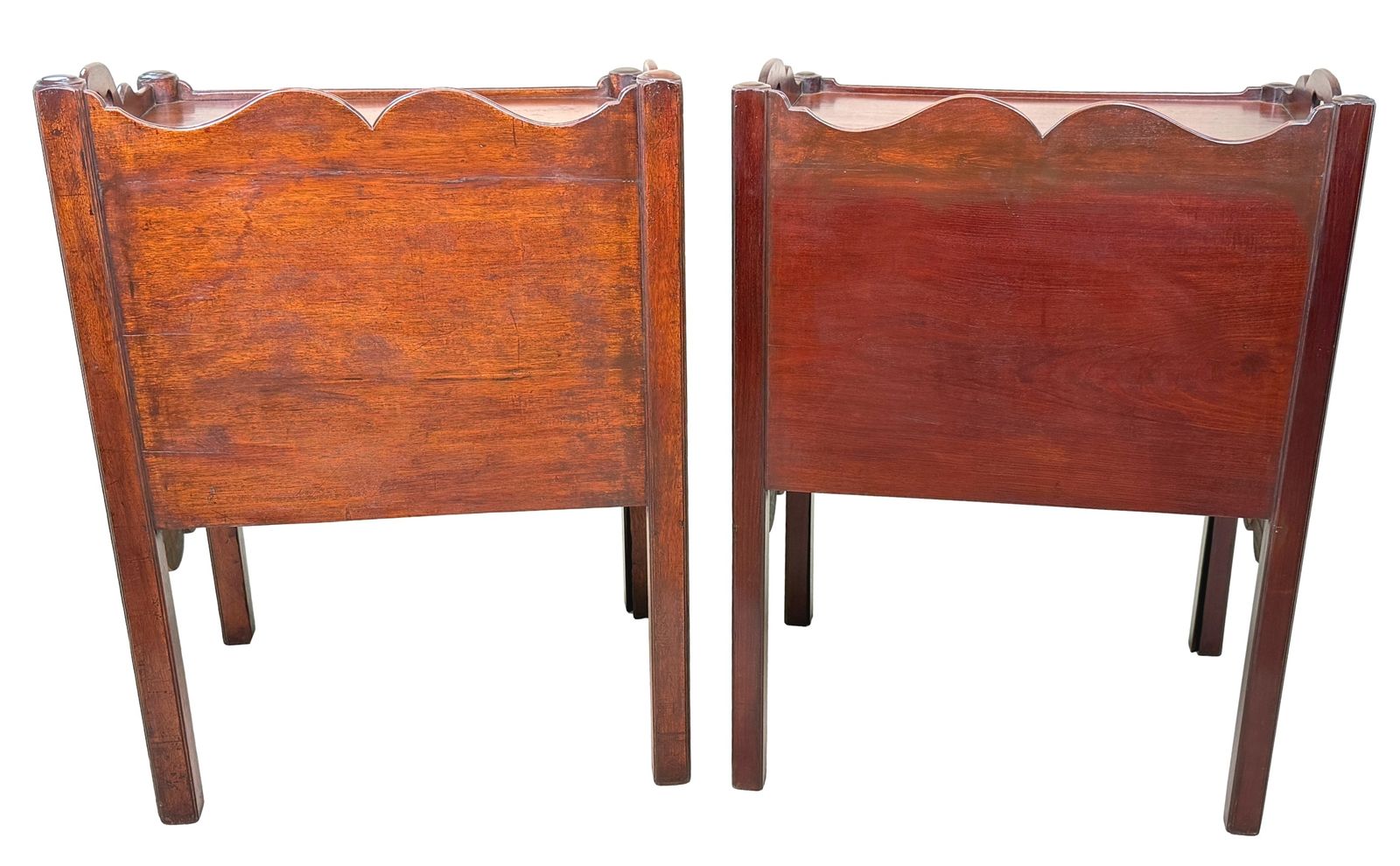 photo vintage Georgian 18th Century Matched Pair Of Mahogany Bedside Night Tables (England, Circa 1760)