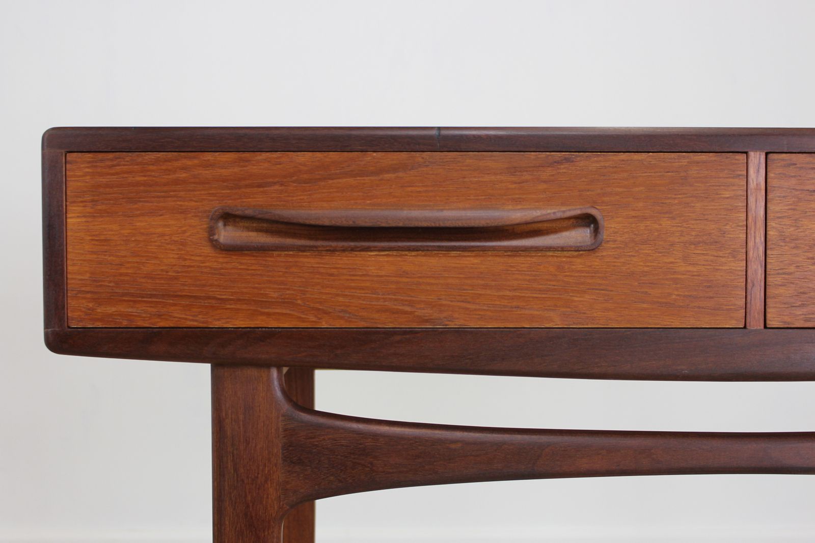 photo vinterior Rare G Plan Fresco Console Or Hall Table By Victor Wilkins