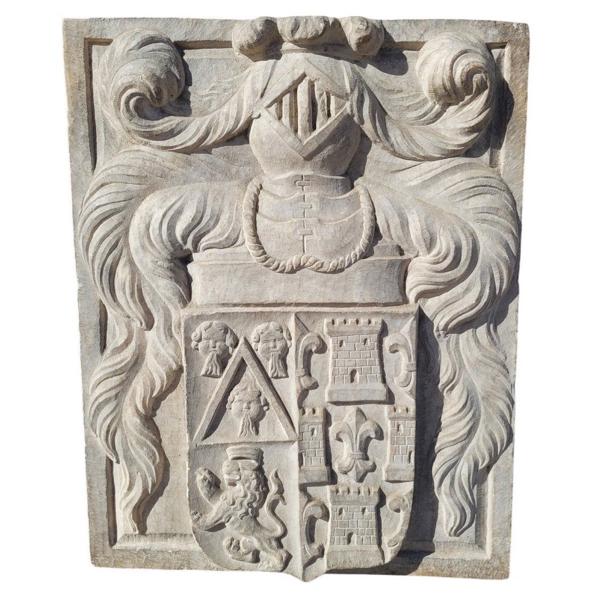 Blason en marbre sculpté H. 62 cm, orné de divers écus, XVIIe siècle ou antérieur
