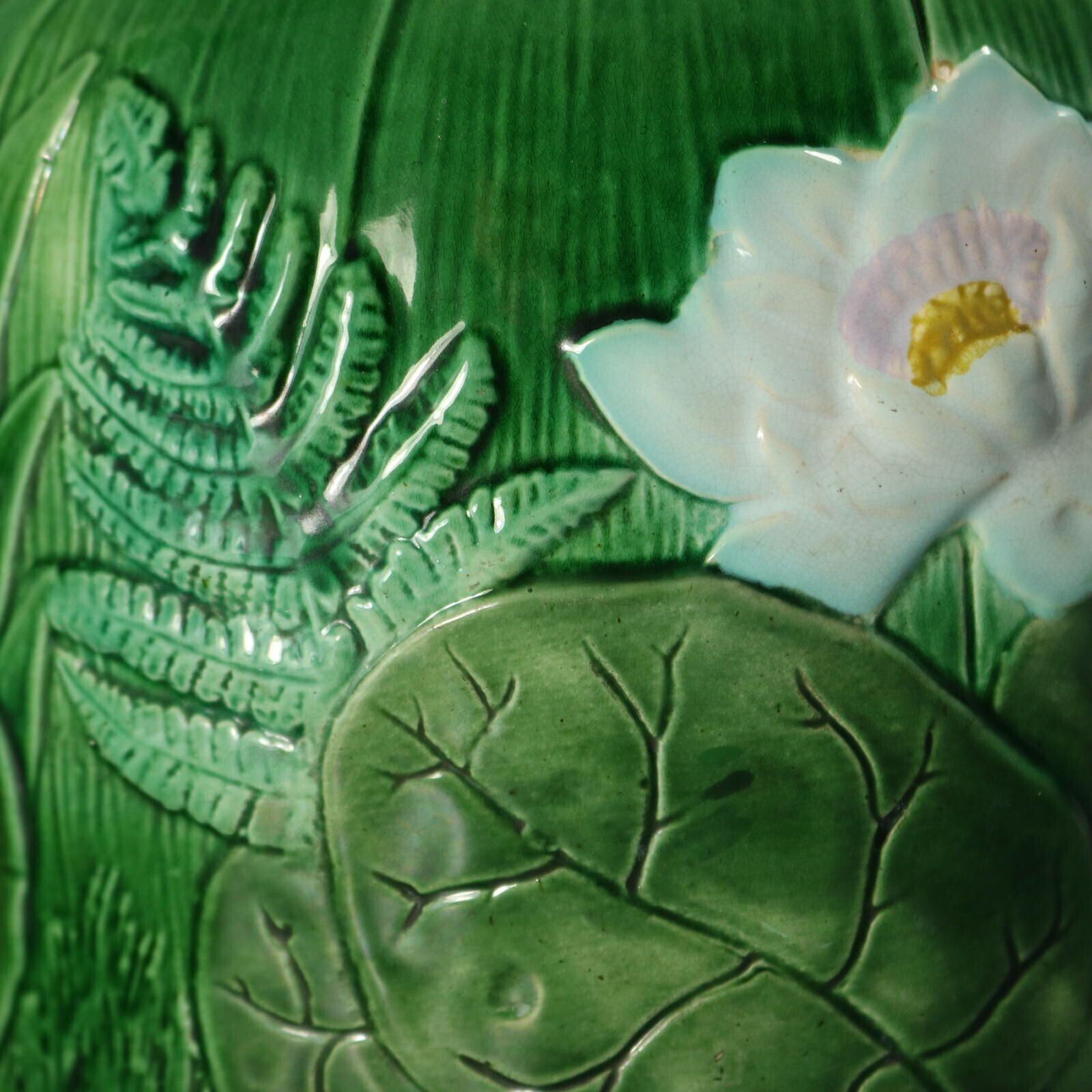 photo for sale Holdcroft Majolica Pond Lily kaasstolp met onderbord