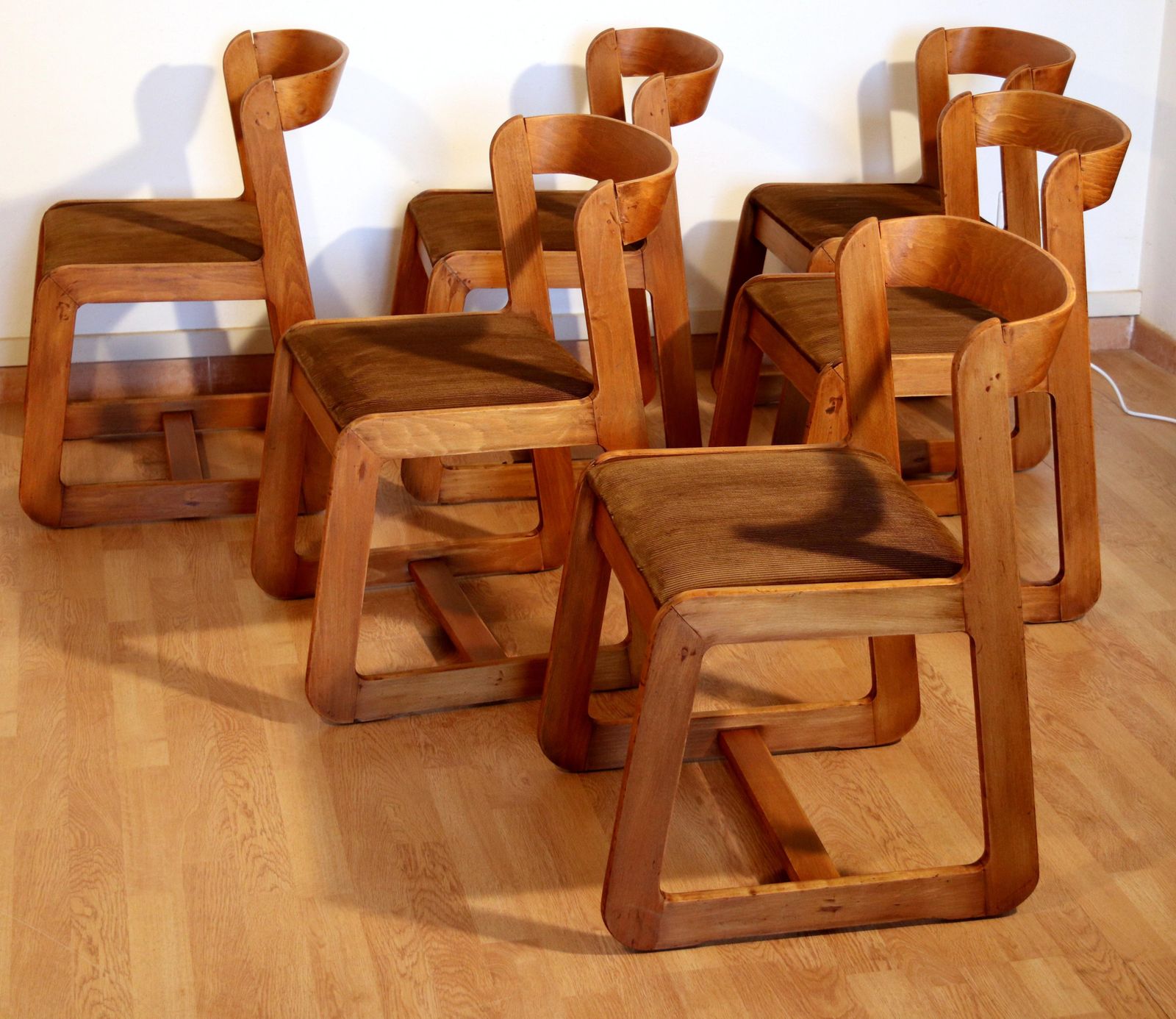 photo buy Set Van 6 Eetkamerstoelen Van Willy Rizzo Voor Mario Sabot In Bruine Velours Bekleding, Italië, Jaren 1970