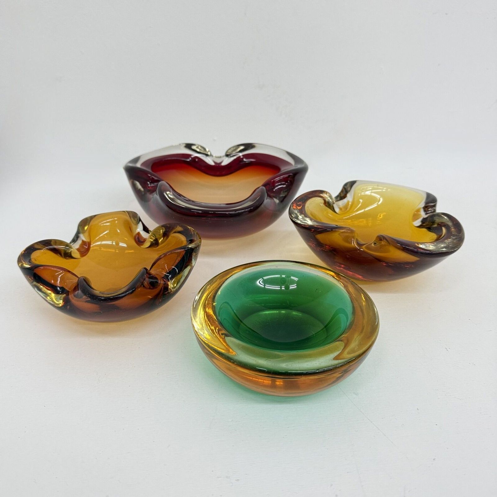 Mid-Century Design Set van 4 Murano Summers Glazen Schalen, jaren 1970 photo furniture