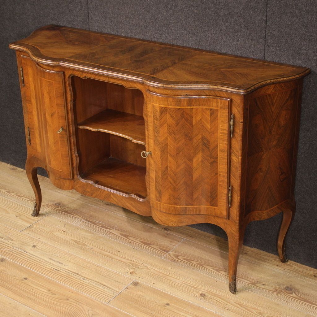 photo furniture Elegant Italiaans dressoir uit de jaren 1960
