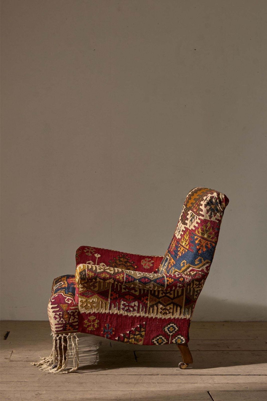19th Century English Country House In Antique Kilim Upholstery photo vinterior