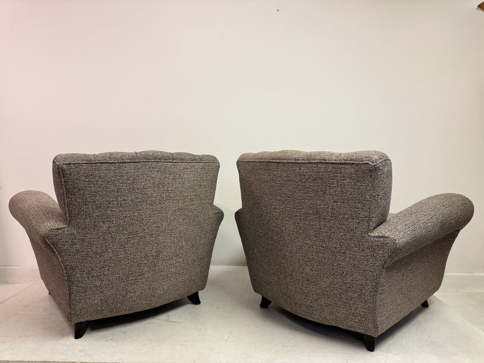 4695.0 Pair Of Large 1940s Italain Armchairs Attributed To Guglielmo Ulrich photo