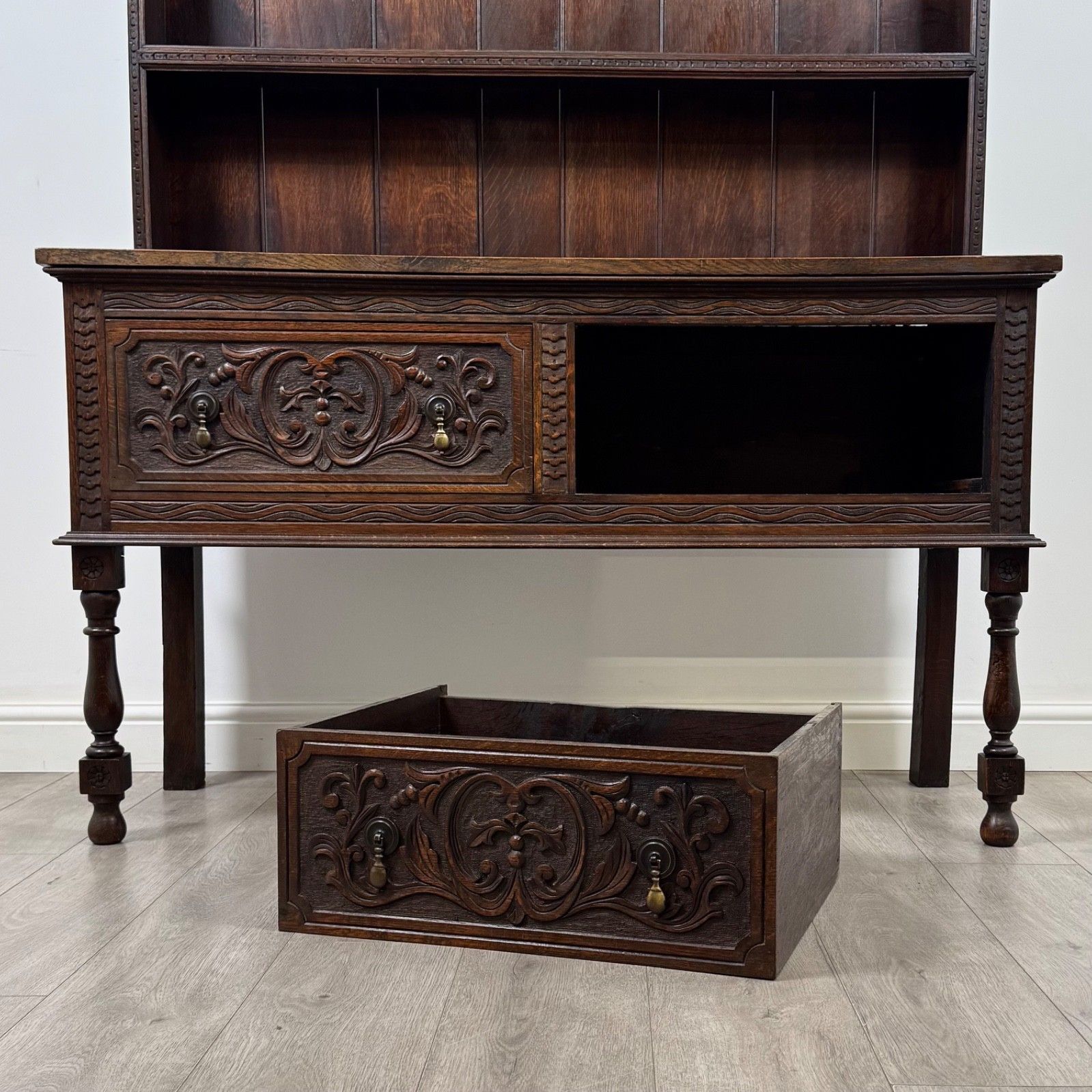 photo for sale Antique 19th Century Victorian Carved Oak Welsh Dresser ( Af 5884 )