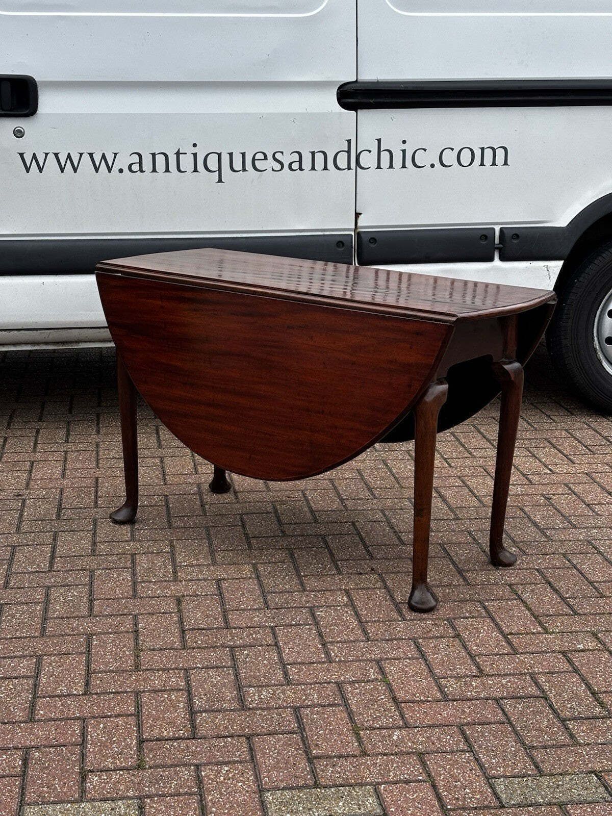 Georgian Mahogany Drop Leaf Dining Table. photo vintage