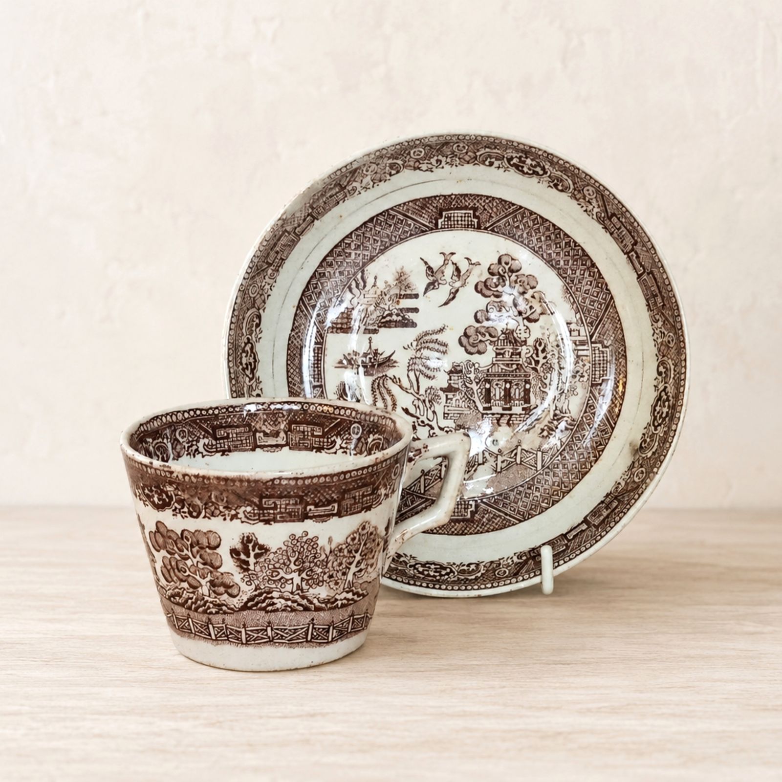 Antique Brown Old Willow Teacup And Saucer Set photo vinterior