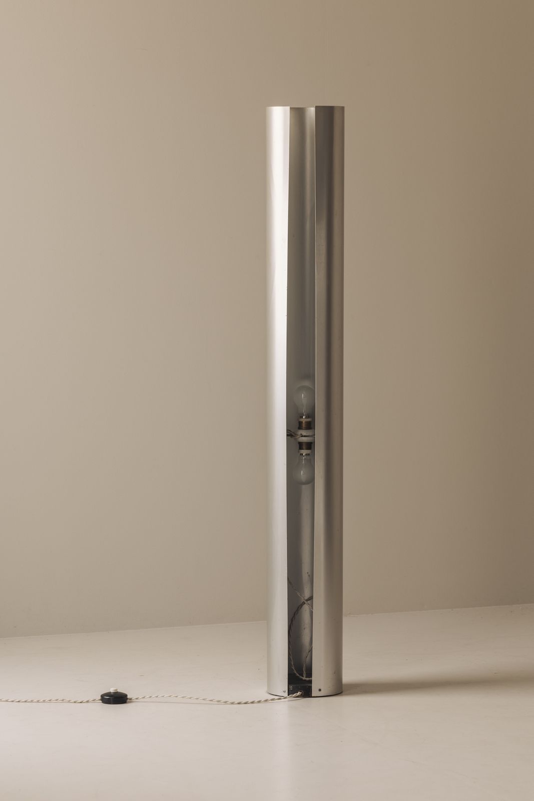 photo furniture Sculptural Metal Tube Floor Lamp, Italy 1960s