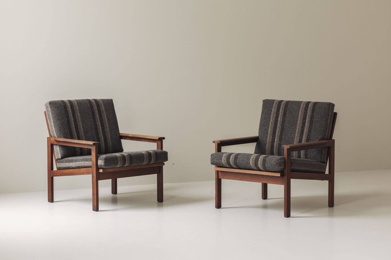 Set van twee fauteuils ontworpen door Illum Wikkelsø voor N. Eilersen, Denemarken 1959.