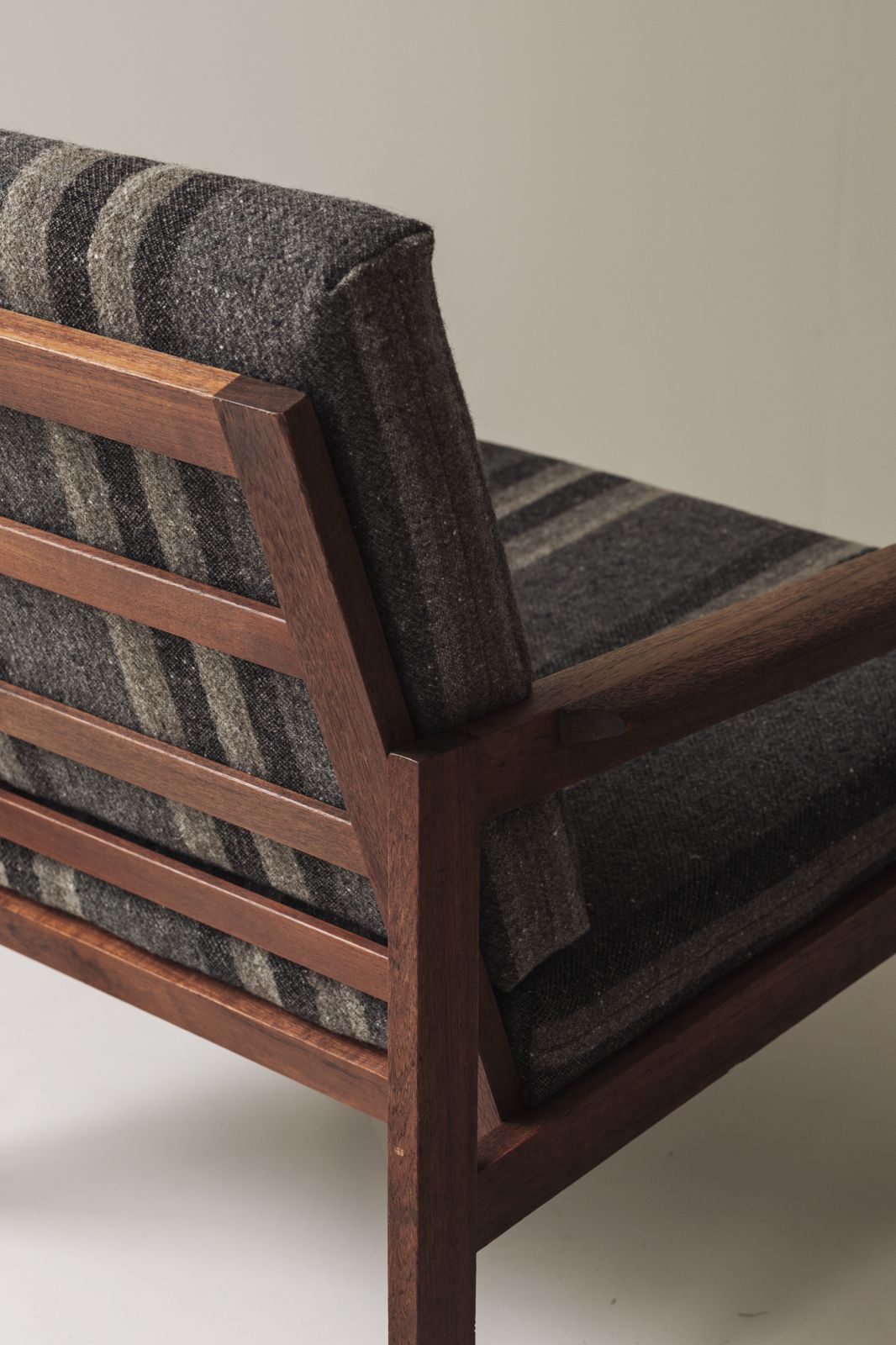 Set van twee fauteuils ontworpen door Illum Wikkelsø voor N. Eilersen, Denemarken 1959. photo vinterior