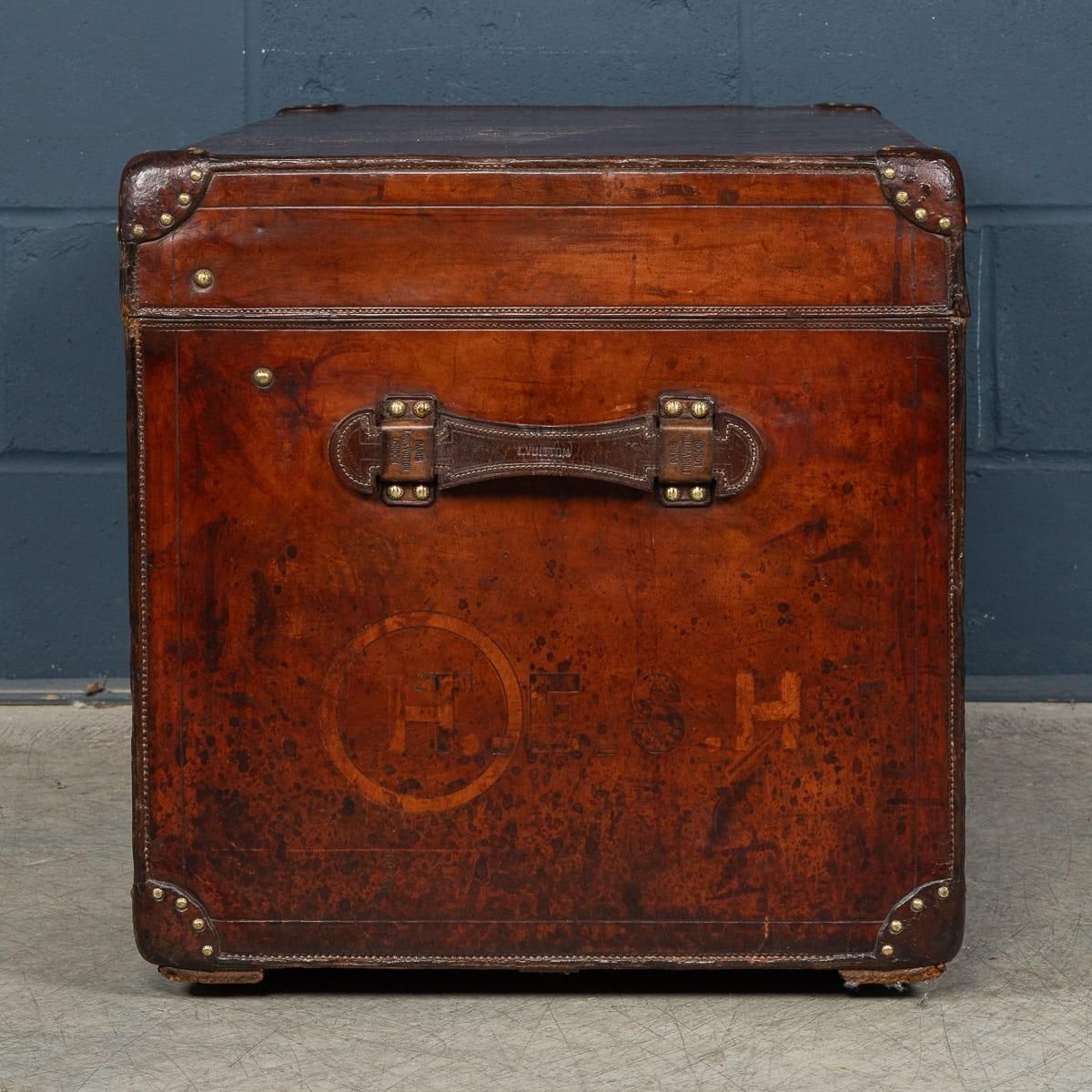 Antique 20th Cent Louis Vuitton Courier Trunk In Natural Cow Hide, France C.1900 photo vinterior