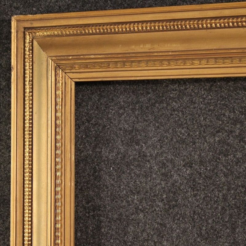 20e-eeuwse Italiaanse vergulde houten lijst met gips photo for sale