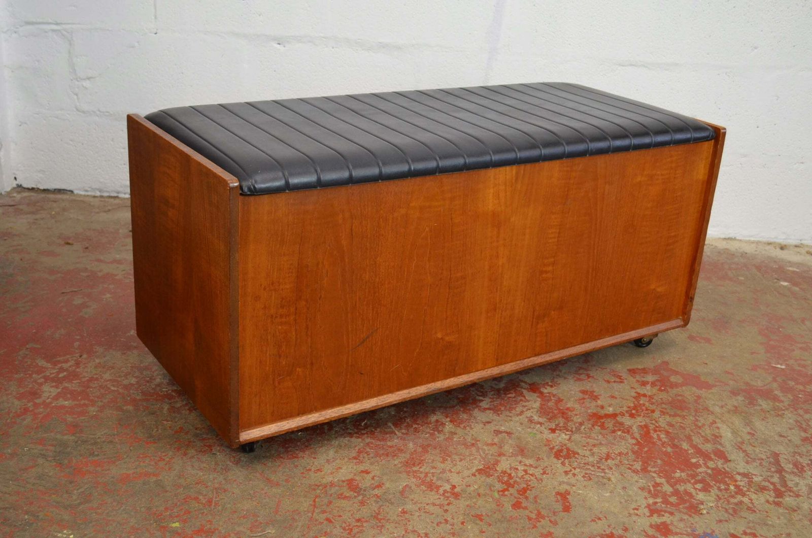 A Mid Century Teak Ottoman / Blanket Box photo vintage