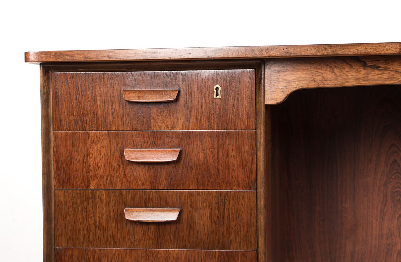 Bureau Danois Ovale En Palissandre Par Gunni Omann 1960. photo vinterior