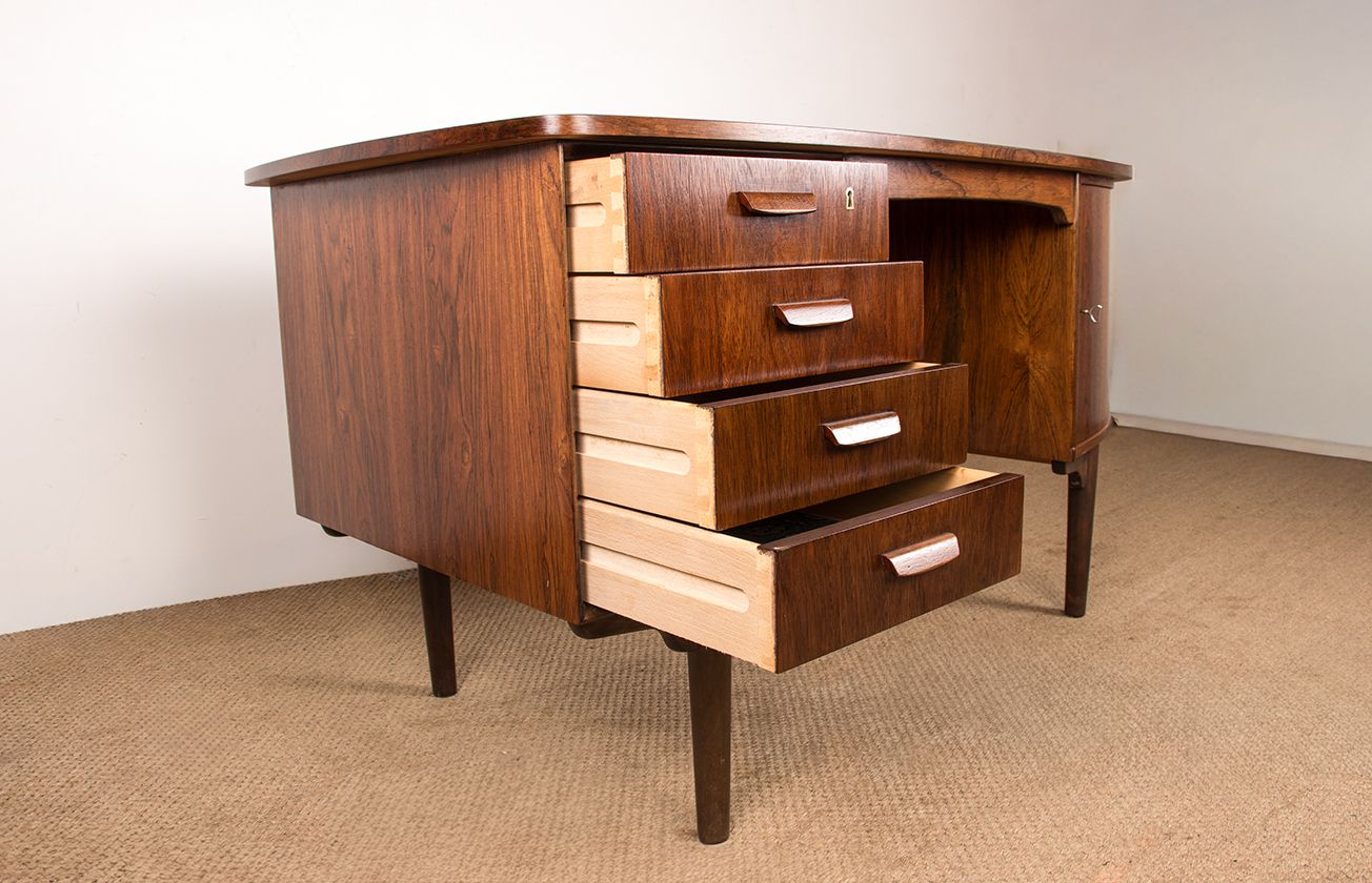 3200.0 Bureau Danois Ovale En Palissandre Par Gunni Omann 1960. photo