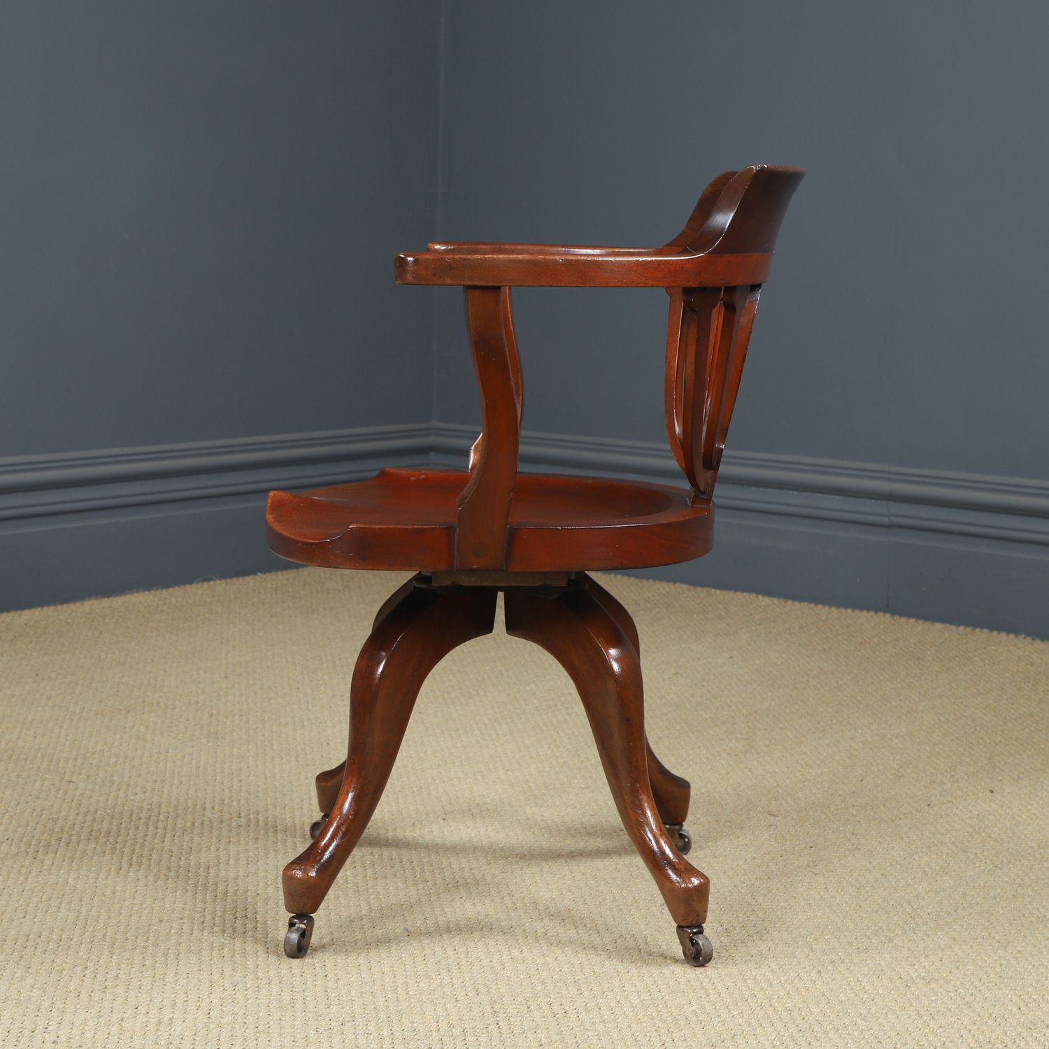 photo vintage English Victorian Mahogany Swivel Office Desk Chair (Circa 1880)