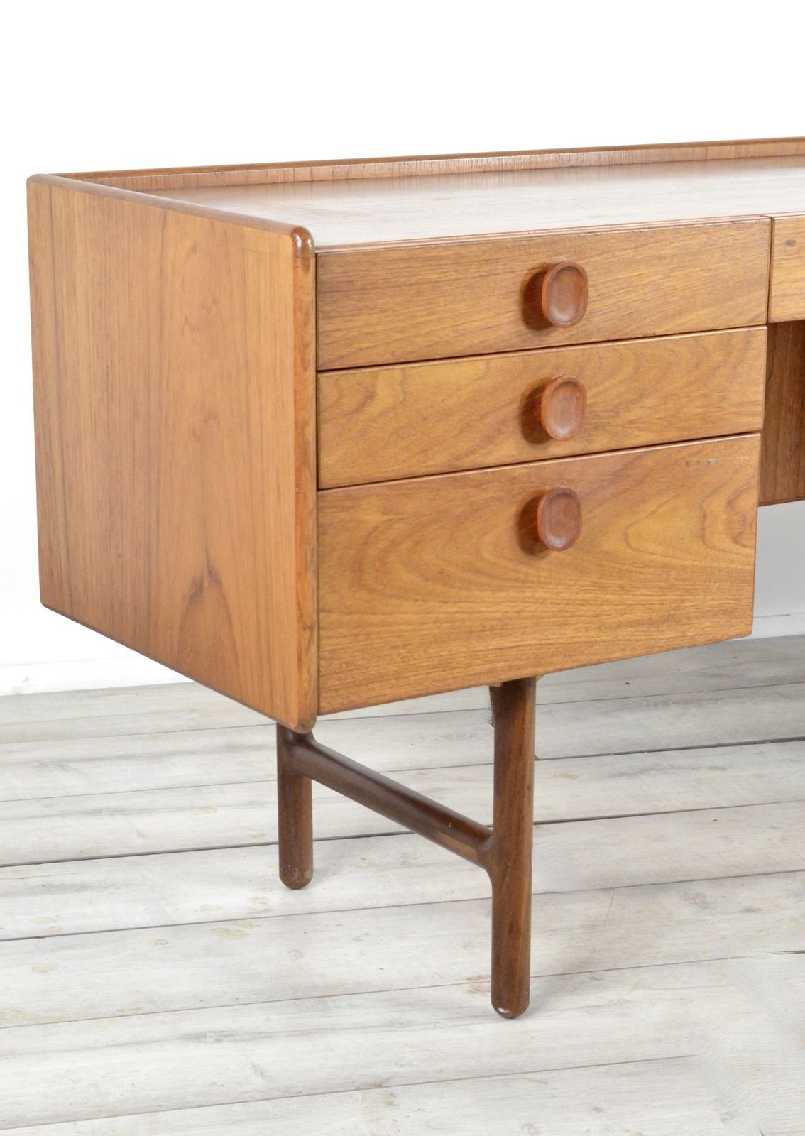 Midcentury Meredew Desk / Console Table In Stunning Teak. Vintage Modern / Retro / Danish / Scandinavian Style. photo 899.0