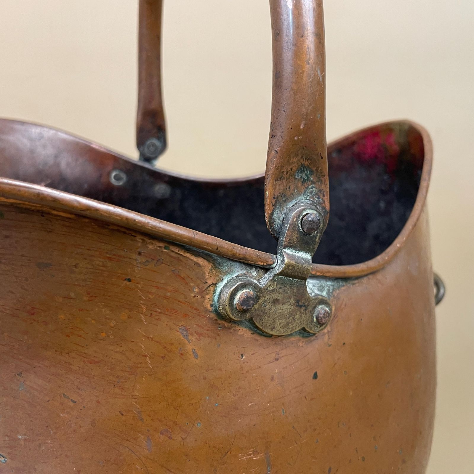 Antique English Metal Copper Coal Bucket Handle Fireside Fire Side Scuttle Copper Helmet Farmhouse Cottage Vintage Fireplace photo vintage