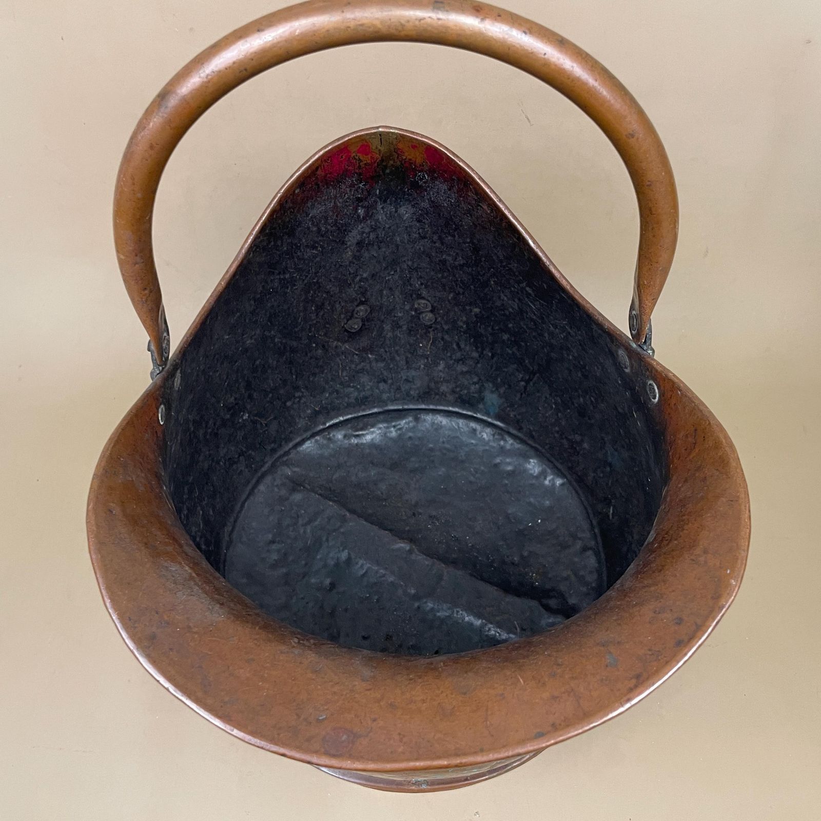 65.0 Antique English Metal Copper Coal Bucket Handle Fireside Fire Side Scuttle Copper Helmet Farmhouse Cottage Vintage Fireplace photo