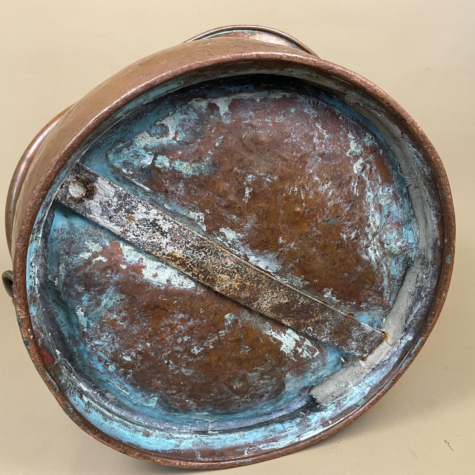 photo vintage Antique English Metal Copper Coal Bucket Handle Fireside Fire Side Scuttle Copper Helmet Farmhouse Cottage Vintage Fireplace