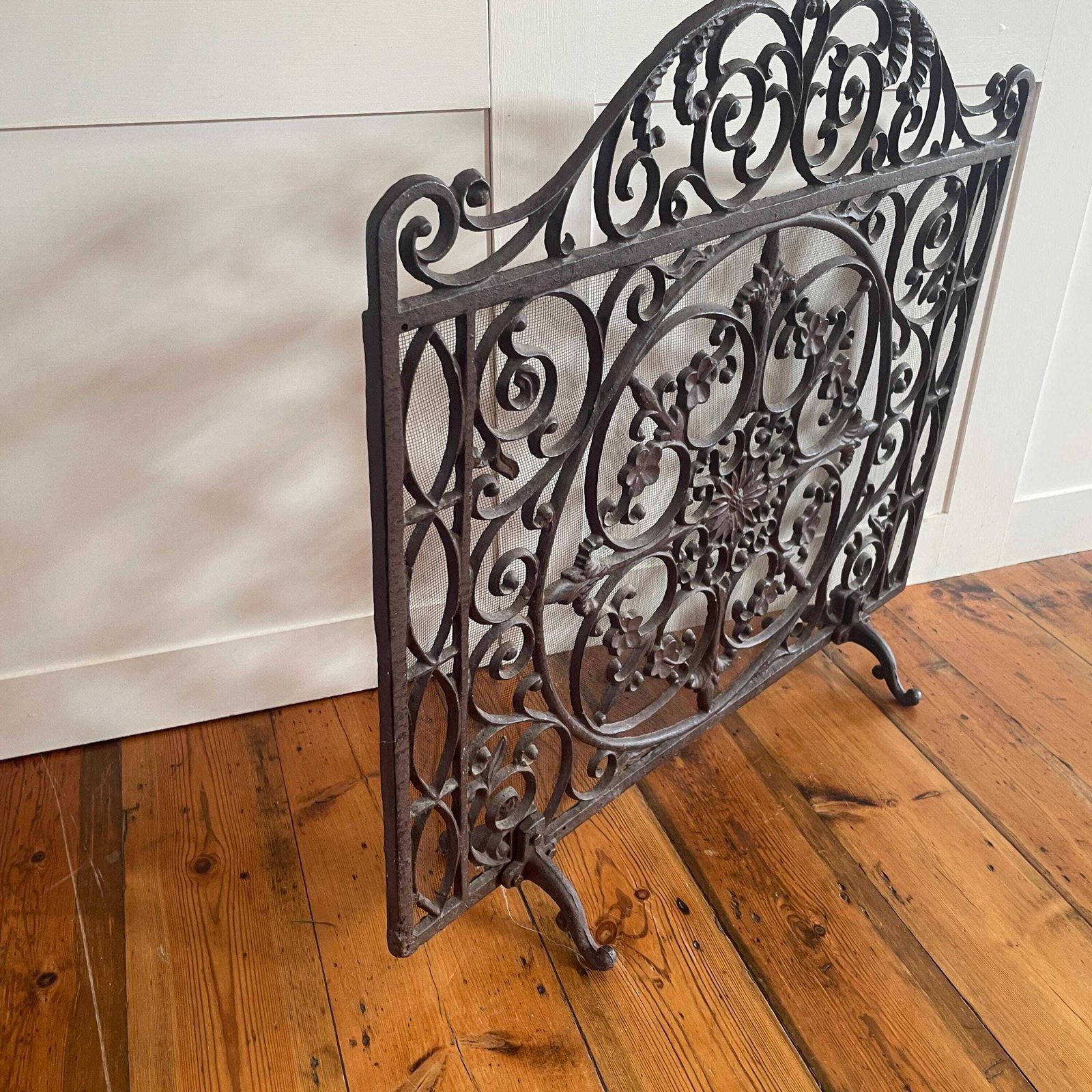 Antique Fireguard Fireplace Screen Metal Cast Iron Black Vintage Fire Guard Victorian Ornate Freestanding Patterned Rectangle Heavy Wrought photo vinterior