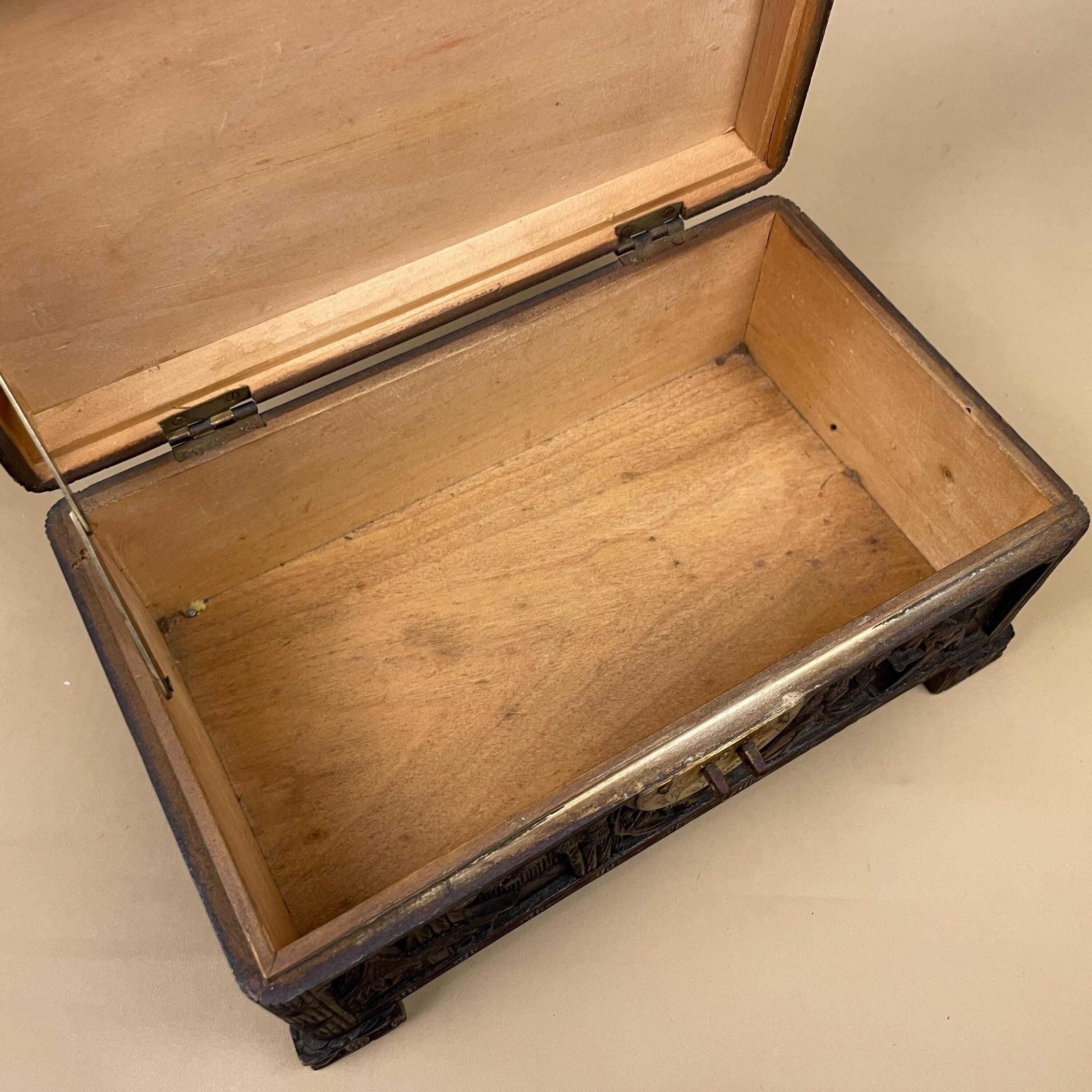 photo furniture Oriental Wooden Box Trinket Jewellery Storage Keepsake Brown Wood Gold Brass Lock And Key Metal Trims Rectangle Antique Carved Pattern