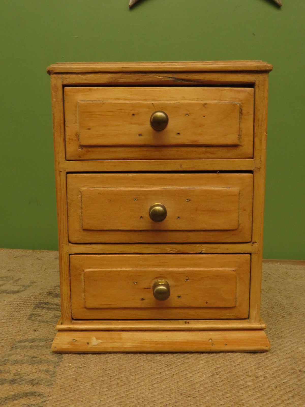 Table Top Pine Keepsake Chest, 1800s