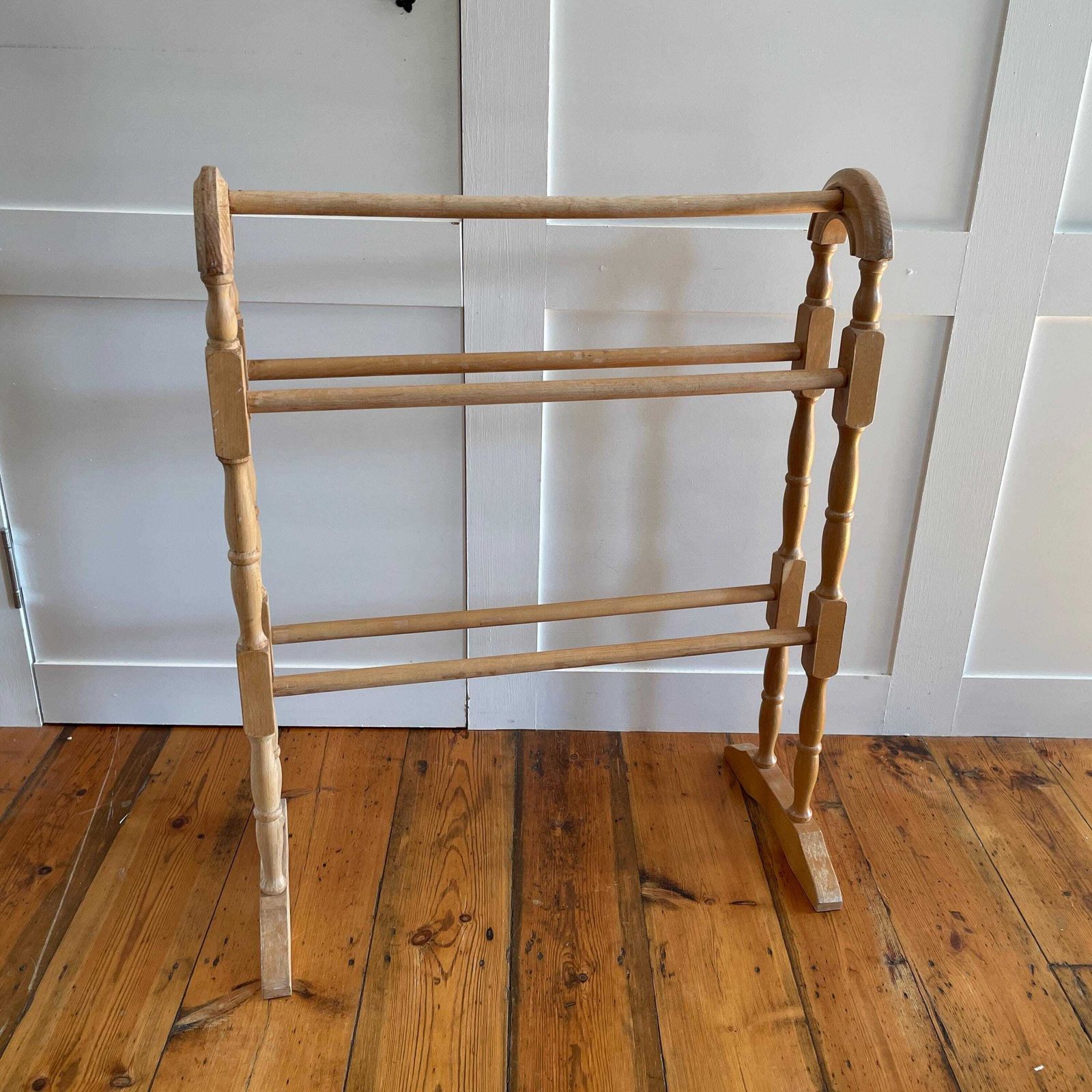 Victorian Pine Towel Rail Freestanding Wooden Blanket Bathroom Antique Style Stand Bathroom Holder Rack Cottage Mud Room Freestanding photo 225.0