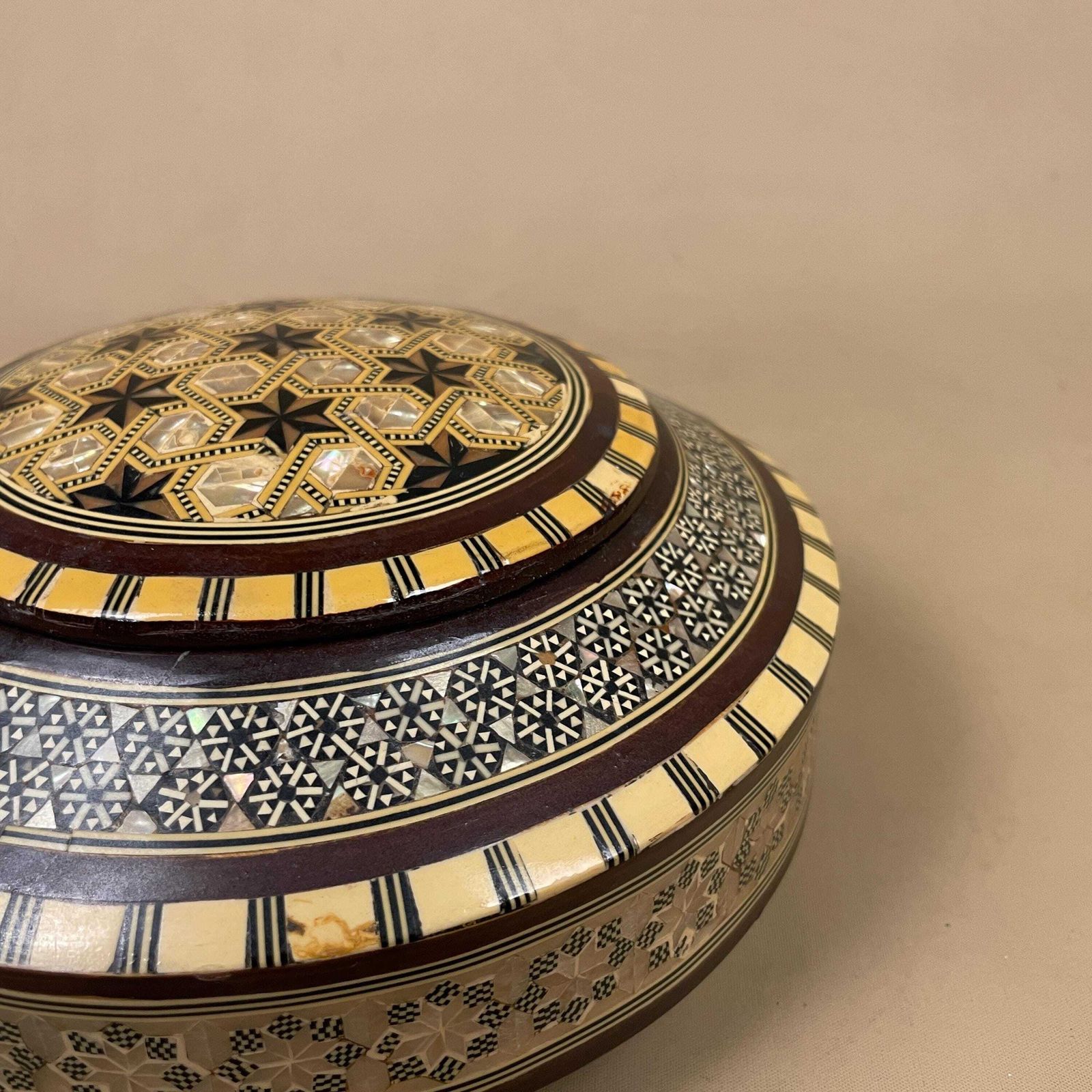 Middle Eastern Box Wooden Inlay Mosaic Pattern Trinket Jewellery Round Medium Keepsake Storage Lid Lidded Circle Marquetry Antique photo buy