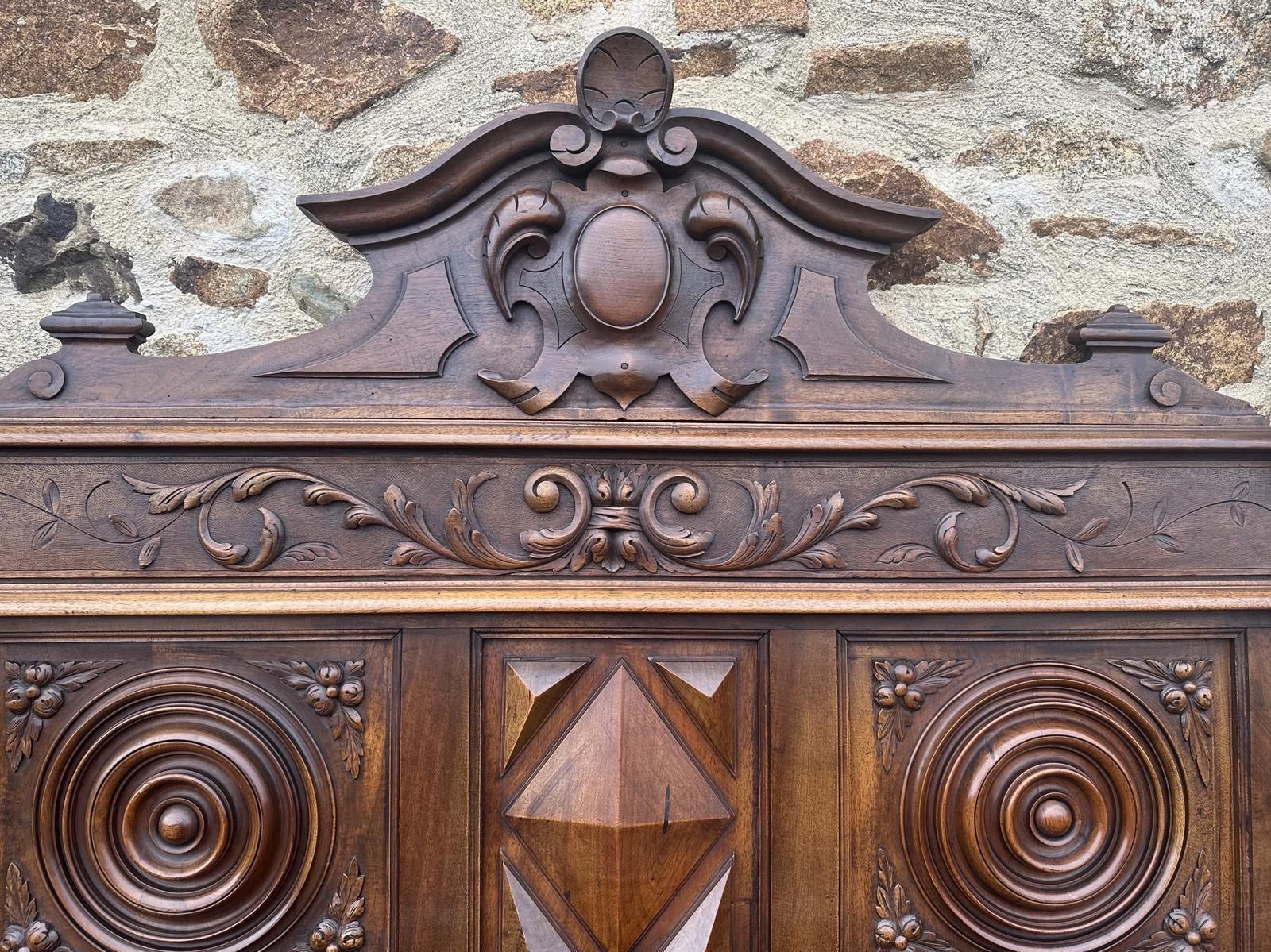 photo vintage Antique French Bedroom Suite   Bed, Armoire, Bedside Tables
