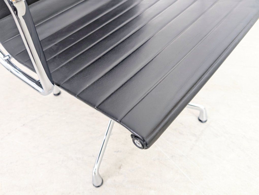 photo furniture Vitra Charles And Ray Eames Stoel Ea 108 Leer Zwart – Set Van 3