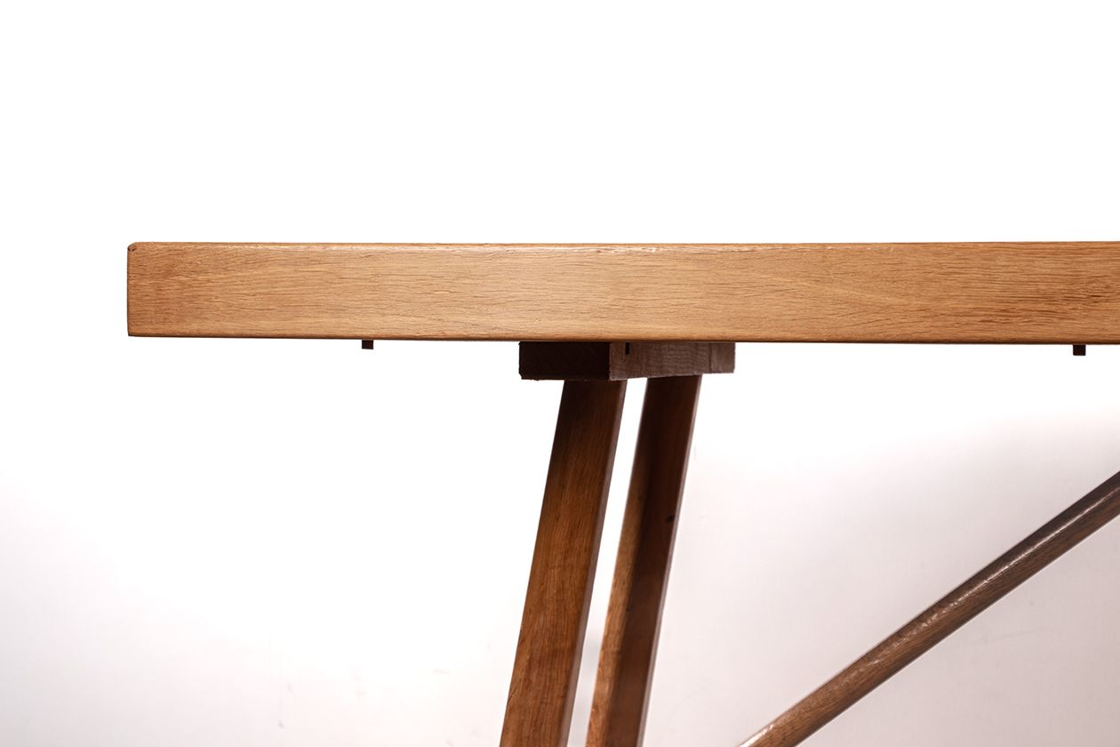 Grande table à manger extensible en chêne, par Guillerme et Chambron pour Votre Maison, 1960. photo for sale