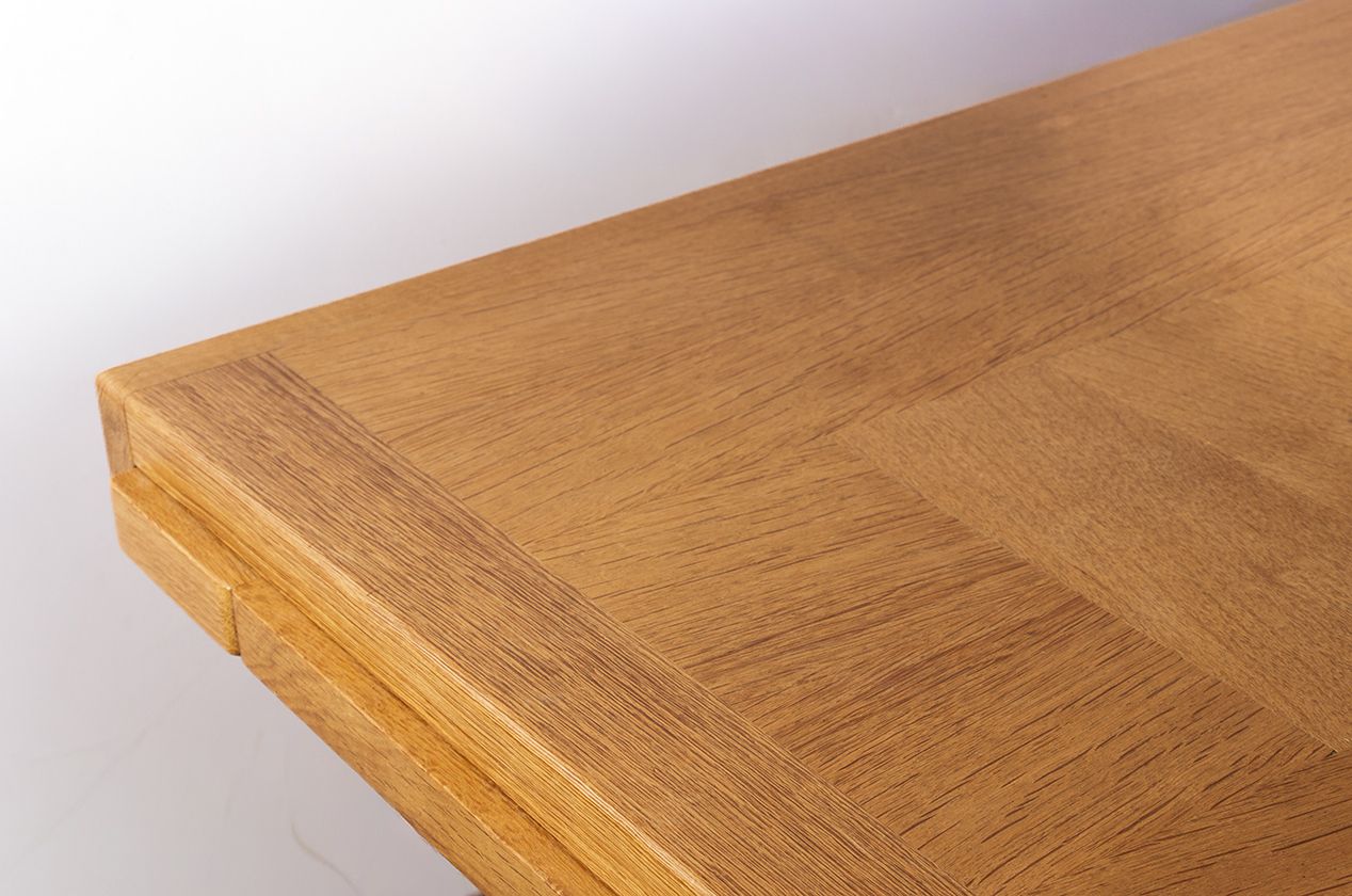 photo for sale Grande table à manger extensible en chêne, par Guillerme et Chambron pour Votre Maison, 1960.
