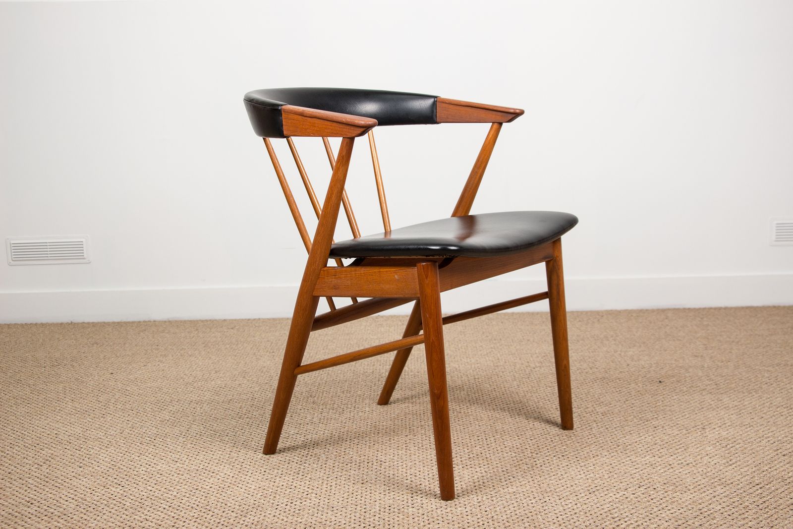 Fauteuils danois en teck et skaï Sibast, par Helge Sibast pour Sibast, 1955. photo for sale